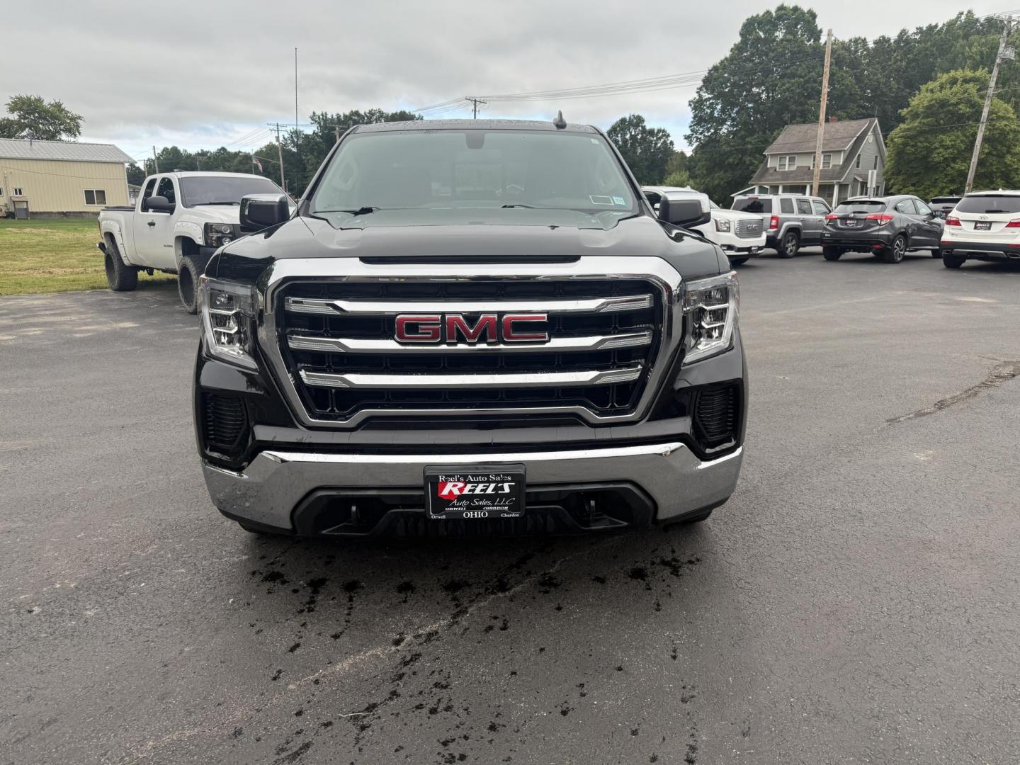 2019 Black /Black GMC Sierra 1500 SLE Double Cab 4WD (1GTR9BED1KZ) with an 5.3L V8 OHV 16V engine, 6A transmission, located at 547 E. Main St., Orwell, OH, 44076, (440) 437-5893, 41.535435, -80.847855 - This One Owner 2019 GMC Sierra 1500 SLE Double Cab, equipped with a powerful 5.3L EcoTec3 V8 engine and an 8-speed automatic transmission, features the X31 Offroad Package, G80 locking rear differential, and 3.23 gearing, giving it a robust 9,400-pound towing capacity. Comfort and technology highlig - Photo#1