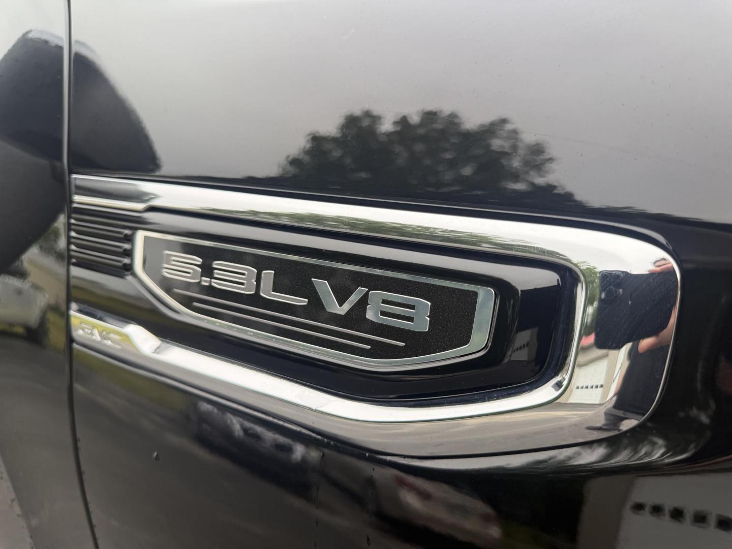 2019 Black /Black GMC Sierra 1500 SLE Double Cab 4WD (1GTR9BED1KZ) with an 5.3L V8 OHV 16V engine, 6A transmission, located at 547 E. Main St., Orwell, OH, 44076, (440) 437-5893, 41.535435, -80.847855 - This One Owner 2019 GMC Sierra 1500 SLE Double Cab, equipped with a powerful 5.3L EcoTec3 V8 engine and an 8-speed automatic transmission, features the X31 Offroad Package, G80 locking rear differential, and 3.23 gearing, giving it a robust 9,400-pound towing capacity. Comfort and technology highlig - Photo#5