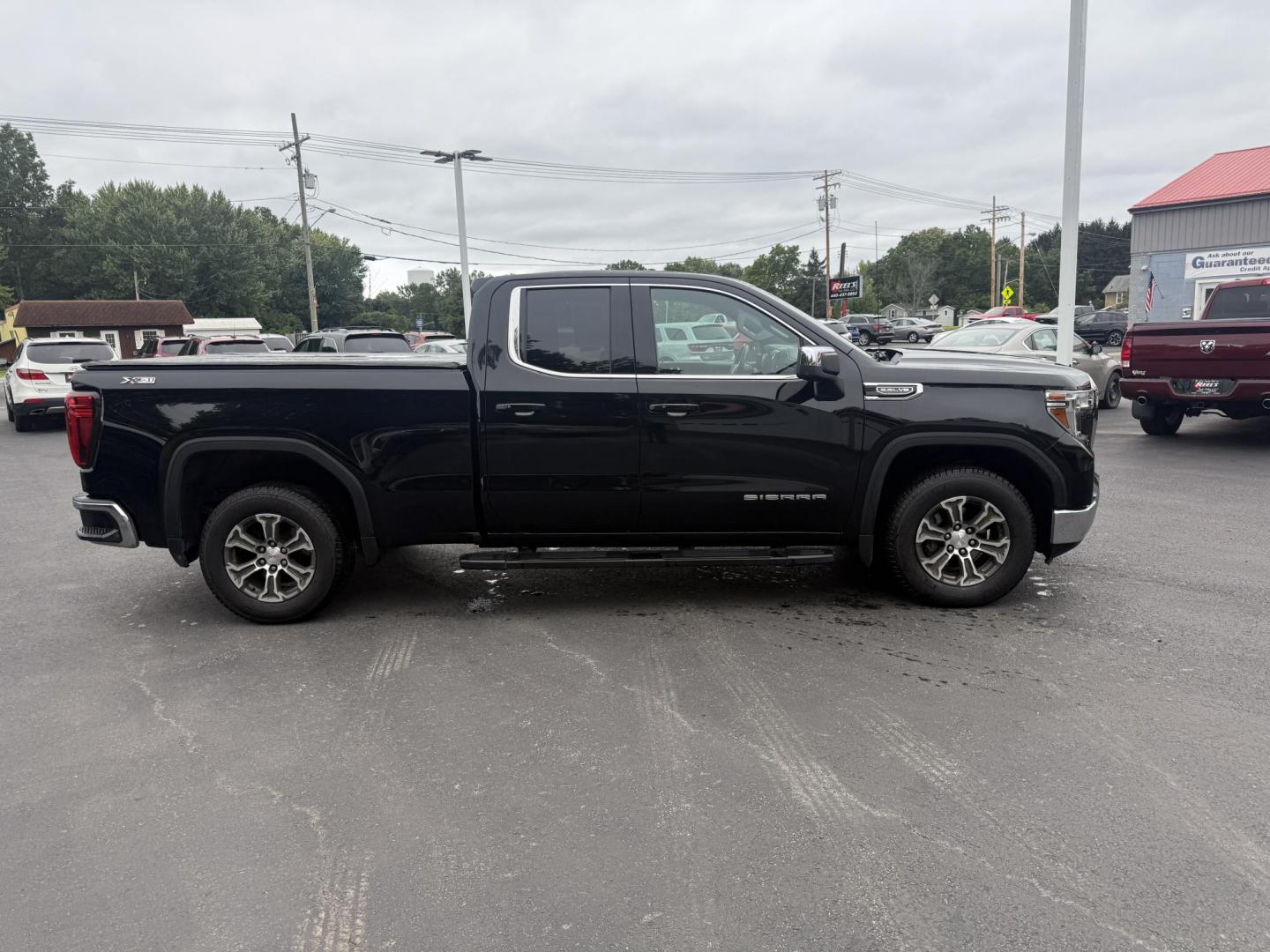 2019 Black /Black GMC Sierra 1500 SLE Double Cab 4WD (1GTR9BED1KZ) with an 5.3L V8 OHV 16V engine, 6A transmission, located at 547 E. Main St., Orwell, OH, 44076, (440) 437-5893, 41.535435, -80.847855 - This One Owner 2019 GMC Sierra 1500 SLE Double Cab, equipped with a powerful 5.3L EcoTec3 V8 engine and an 8-speed automatic transmission, features the X31 Offroad Package, G80 locking rear differential, and 3.23 gearing, giving it a robust 9,400-pound towing capacity. Comfort and technology highlig - Photo#6