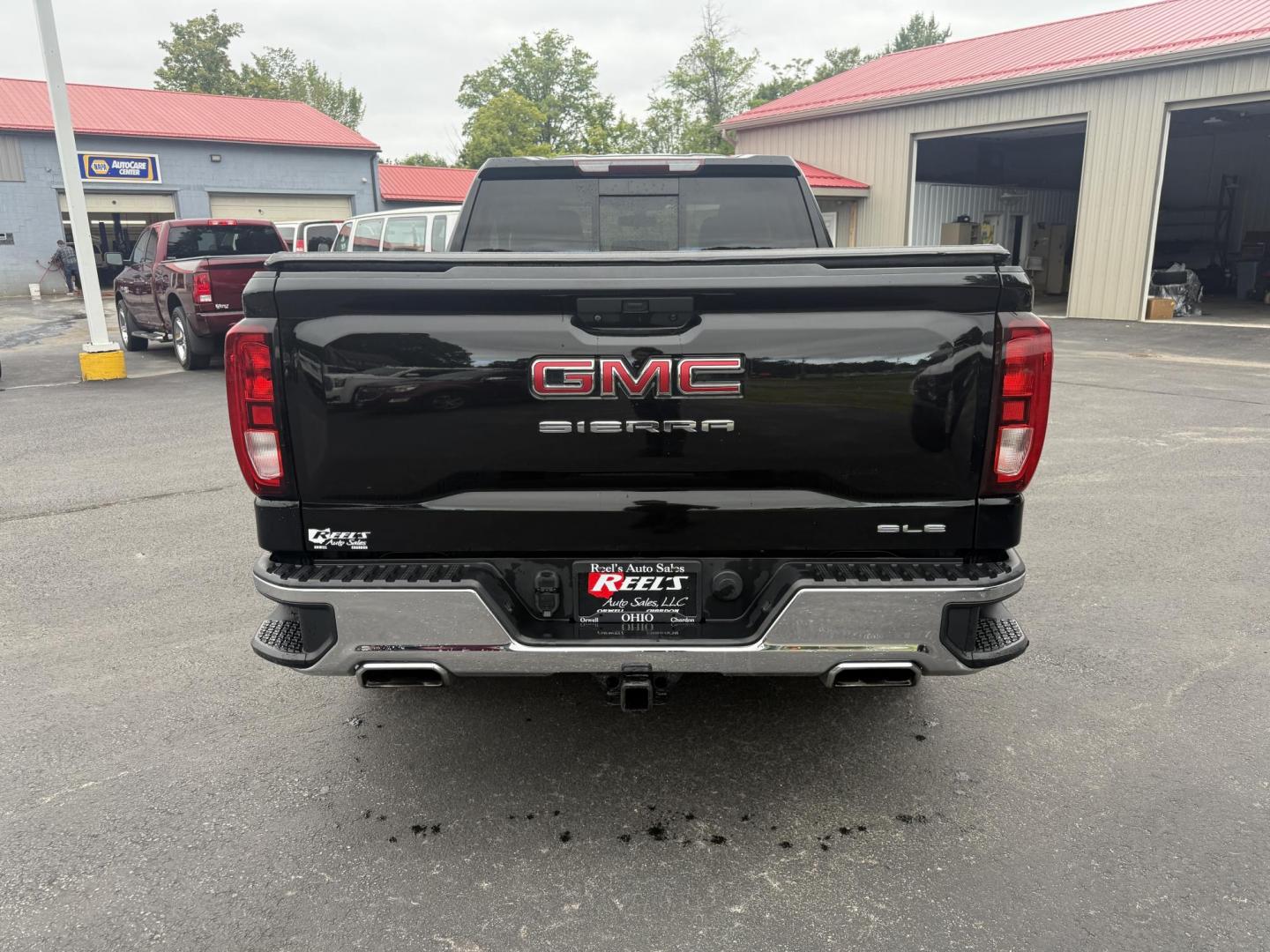 2019 Black /Black GMC Sierra 1500 SLE Double Cab 4WD (1GTR9BED1KZ) with an 5.3L V8 OHV 16V engine, 6A transmission, located at 547 E. Main St., Orwell, OH, 44076, (440) 437-5893, 41.535435, -80.847855 - This One Owner 2019 GMC Sierra 1500 SLE Double Cab, equipped with a powerful 5.3L EcoTec3 V8 engine and an 8-speed automatic transmission, features the X31 Offroad Package, G80 locking rear differential, and 3.23 gearing, giving it a robust 9,400-pound towing capacity. Comfort and technology highlig - Photo#10
