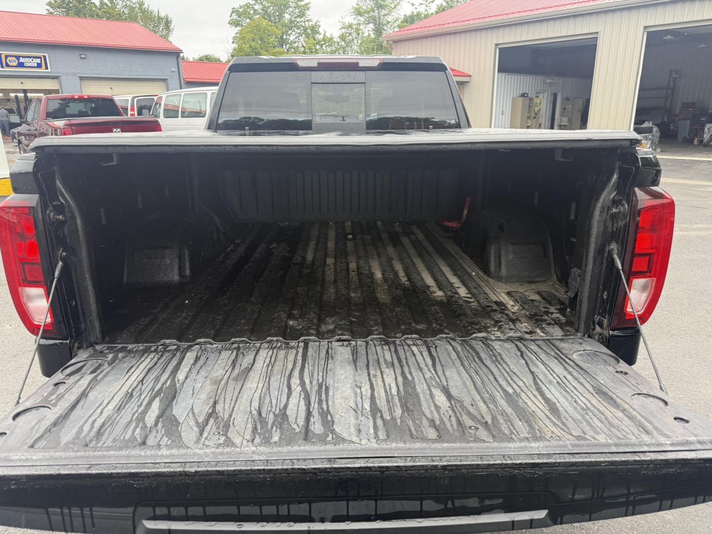 2019 Black /Black GMC Sierra 1500 SLE Double Cab 4WD (1GTR9BED1KZ) with an 5.3L V8 OHV 16V engine, 6A transmission, located at 547 E. Main St., Orwell, OH, 44076, (440) 437-5893, 41.535435, -80.847855 - This One Owner 2019 GMC Sierra 1500 SLE Double Cab, equipped with a powerful 5.3L EcoTec3 V8 engine and an 8-speed automatic transmission, features the X31 Offroad Package, G80 locking rear differential, and 3.23 gearing, giving it a robust 9,400-pound towing capacity. Comfort and technology highlig - Photo#11