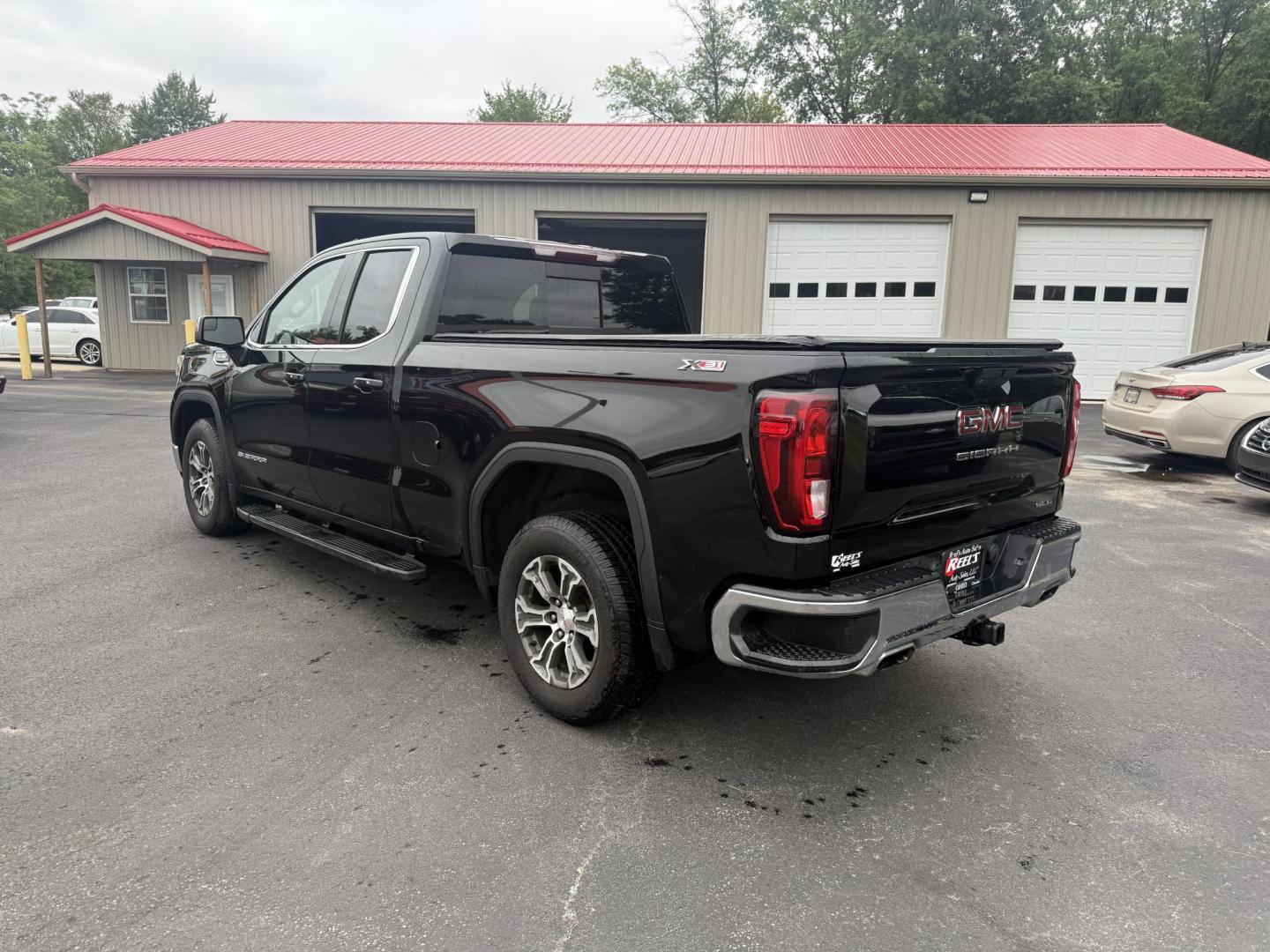 2019 Black /Black GMC Sierra 1500 SLE Double Cab 4WD (1GTR9BED1KZ) with an 5.3L V8 OHV 16V engine, 6A transmission, located at 547 E. Main St., Orwell, OH, 44076, (440) 437-5893, 41.535435, -80.847855 - This One Owner 2019 GMC Sierra 1500 SLE Double Cab, equipped with a powerful 5.3L EcoTec3 V8 engine and an 8-speed automatic transmission, features the X31 Offroad Package, G80 locking rear differential, and 3.23 gearing, giving it a robust 9,400-pound towing capacity. Comfort and technology highlig - Photo#13