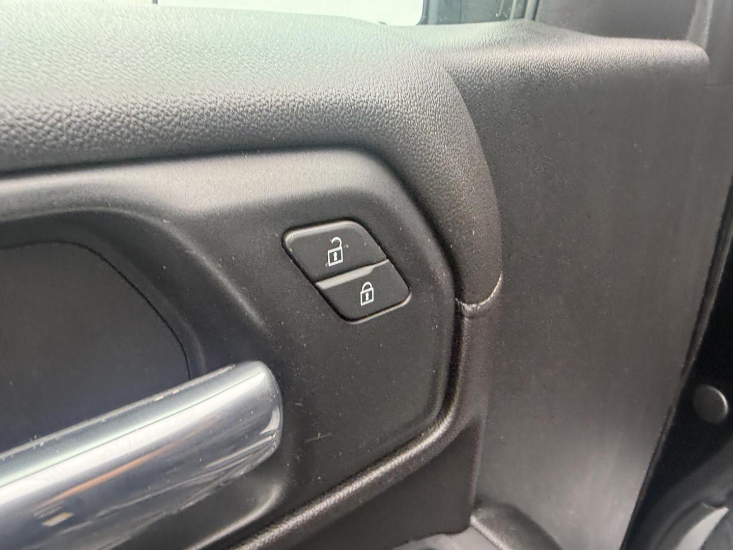 2019 Black /Black GMC Sierra 1500 SLE Double Cab 4WD (1GTR9BED1KZ) with an 5.3L V8 OHV 16V engine, 6A transmission, located at 547 E. Main St., Orwell, OH, 44076, (440) 437-5893, 41.535435, -80.847855 - This One Owner 2019 GMC Sierra 1500 SLE Double Cab, equipped with a powerful 5.3L EcoTec3 V8 engine and an 8-speed automatic transmission, features the X31 Offroad Package, G80 locking rear differential, and 3.23 gearing, giving it a robust 9,400-pound towing capacity. Comfort and technology highlig - Photo#21