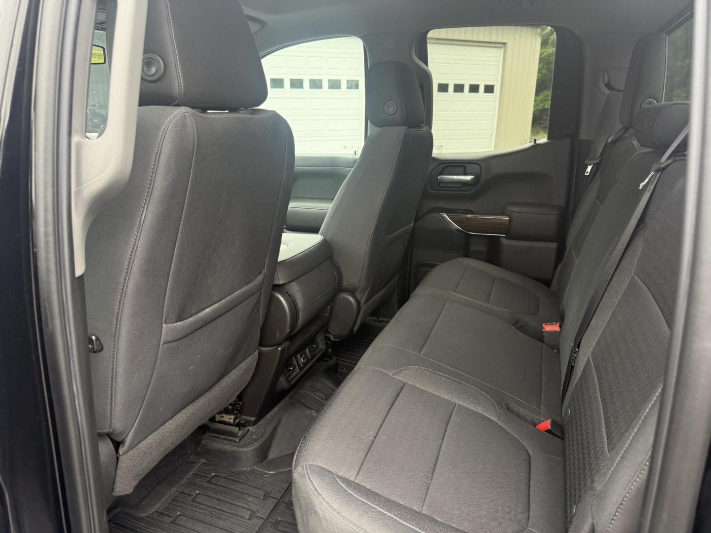 2019 Black /Black GMC Sierra 1500 SLE Double Cab 4WD (1GTR9BED1KZ) with an 5.3L V8 OHV 16V engine, 6A transmission, located at 547 E. Main St., Orwell, OH, 44076, (440) 437-5893, 41.535435, -80.847855 - This One Owner 2019 GMC Sierra 1500 SLE Double Cab, equipped with a powerful 5.3L EcoTec3 V8 engine and an 8-speed automatic transmission, features the X31 Offroad Package, G80 locking rear differential, and 3.23 gearing, giving it a robust 9,400-pound towing capacity. Comfort and technology highlig - Photo#37