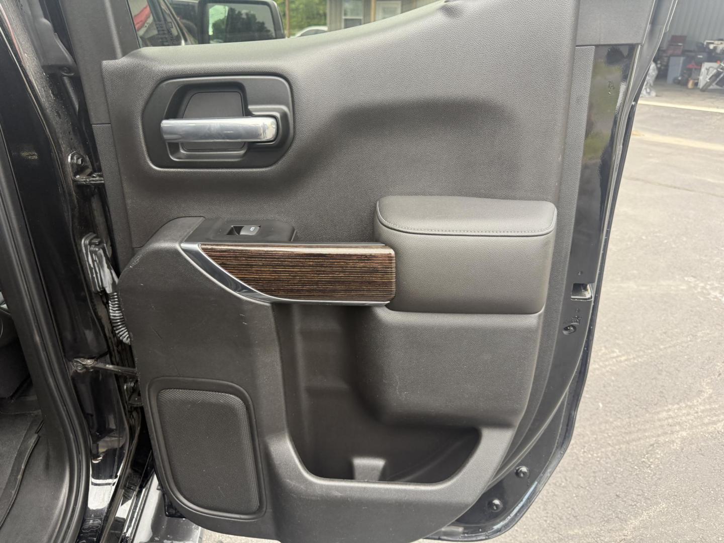 2019 Black /Black GMC Sierra 1500 SLE Double Cab 4WD (1GTR9BED1KZ) with an 5.3L V8 OHV 16V engine, 6A transmission, located at 547 E. Main St., Orwell, OH, 44076, (440) 437-5893, 41.535435, -80.847855 - This One Owner 2019 GMC Sierra 1500 SLE Double Cab, equipped with a powerful 5.3L EcoTec3 V8 engine and an 8-speed automatic transmission, features the X31 Offroad Package, G80 locking rear differential, and 3.23 gearing, giving it a robust 9,400-pound towing capacity. Comfort and technology highlig - Photo#41