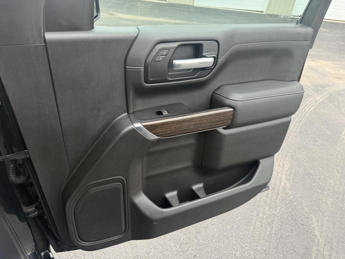2019 Black /Black GMC Sierra 1500 SLE Double Cab 4WD (1GTR9BED1KZ) with an 5.3L V8 OHV 16V engine, 6A transmission, located at 547 E. Main St., Orwell, OH, 44076, (440) 437-5893, 41.535435, -80.847855 - This One Owner 2019 GMC Sierra 1500 SLE Double Cab, equipped with a powerful 5.3L EcoTec3 V8 engine and an 8-speed automatic transmission, features the X31 Offroad Package, G80 locking rear differential, and 3.23 gearing, giving it a robust 9,400-pound towing capacity. Comfort and technology highlig - Photo#46