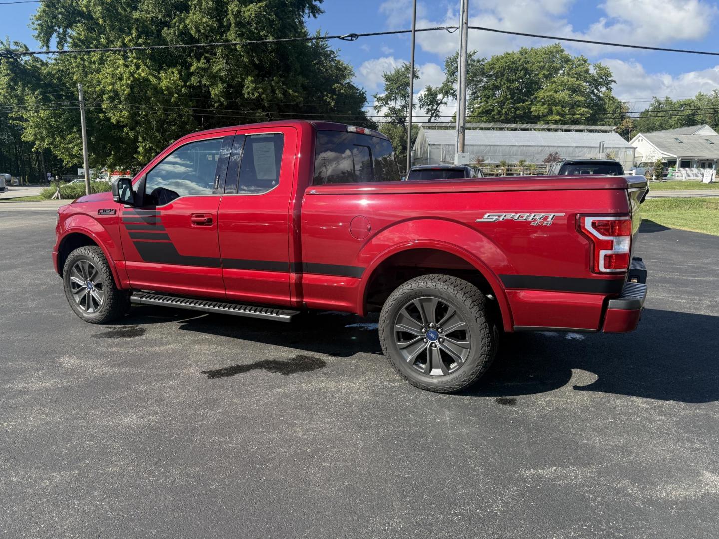 2018 Red /Black Ford F-150 XLT SuperCab 6.5-ft. 4WD (1FTEX1EP7JF) with an 2.7L V6 DOHC 24V TWIN TURBO engine, 10 Speed Auto transmission, located at 11115 Chardon Rd. , Chardon, OH, 44024, (440) 214-9705, 41.580246, -81.241943 - This 2018 Ford F-150 XLT SuperCab 4WD, powered by a 2.7L Twin Turbo EcoBoost V6 and paired with a 10-speed automatic transmission, offers robust performance and versatility, including a 3.73 locking rear differential and an 8,100-pound towing capacity. Comfort and convenience features include power - Photo#12