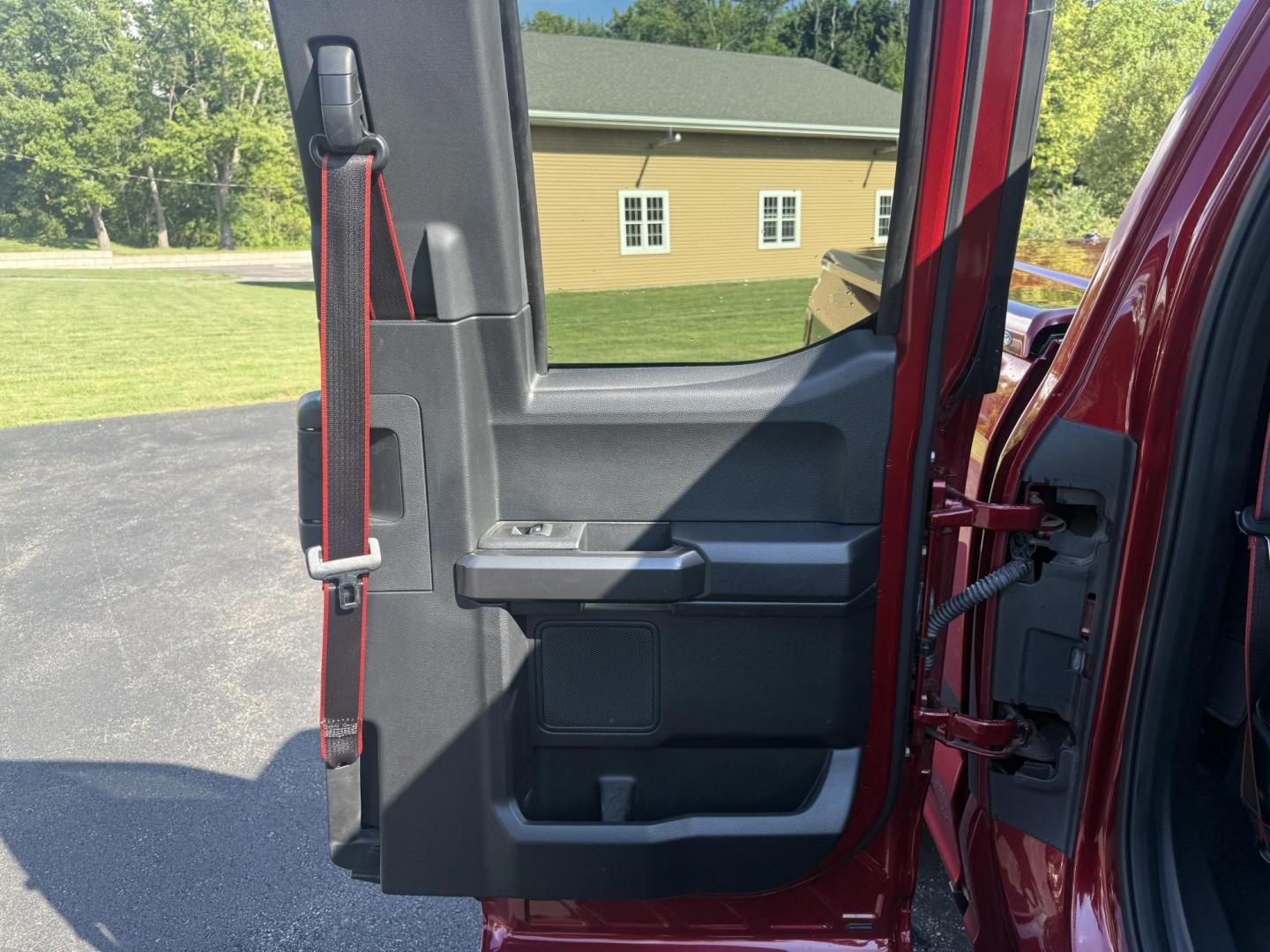 2018 Red /Black Ford F-150 XLT SuperCab 6.5-ft. 4WD (1FTEX1EP7JF) with an 2.7L V6 DOHC 24V TWIN TURBO engine, 10 Speed Auto transmission, located at 11115 Chardon Rd. , Chardon, OH, 44024, (440) 214-9705, 41.580246, -81.241943 - This 2018 Ford F-150 XLT SuperCab 4WD, powered by a 2.7L Twin Turbo EcoBoost V6 and paired with a 10-speed automatic transmission, offers robust performance and versatility, including a 3.73 locking rear differential and an 8,100-pound towing capacity. Comfort and convenience features include power - Photo#37