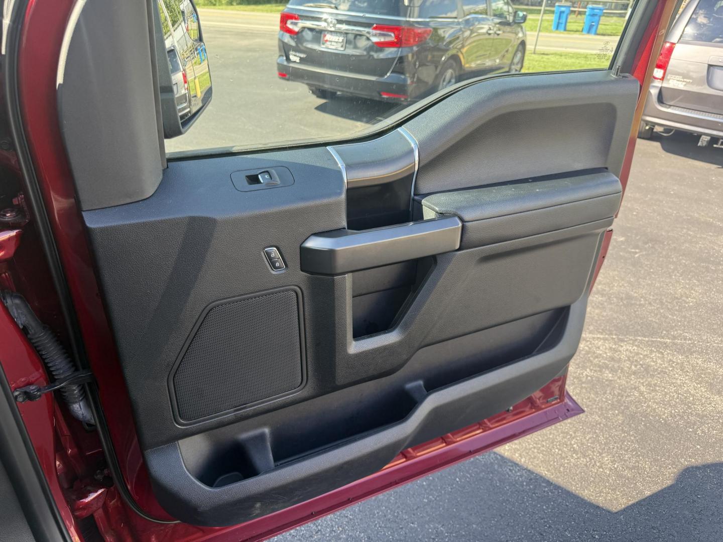 2018 Red /Black Ford F-150 XLT SuperCab 6.5-ft. 4WD (1FTEX1EP7JF) with an 2.7L V6 DOHC 24V TWIN TURBO engine, 10 Speed Auto transmission, located at 11115 Chardon Rd. , Chardon, OH, 44024, (440) 214-9705, 41.580246, -81.241943 - This 2018 Ford F-150 XLT SuperCab 4WD, powered by a 2.7L Twin Turbo EcoBoost V6 and paired with a 10-speed automatic transmission, offers robust performance and versatility, including a 3.73 locking rear differential and an 8,100-pound towing capacity. Comfort and convenience features include power - Photo#42