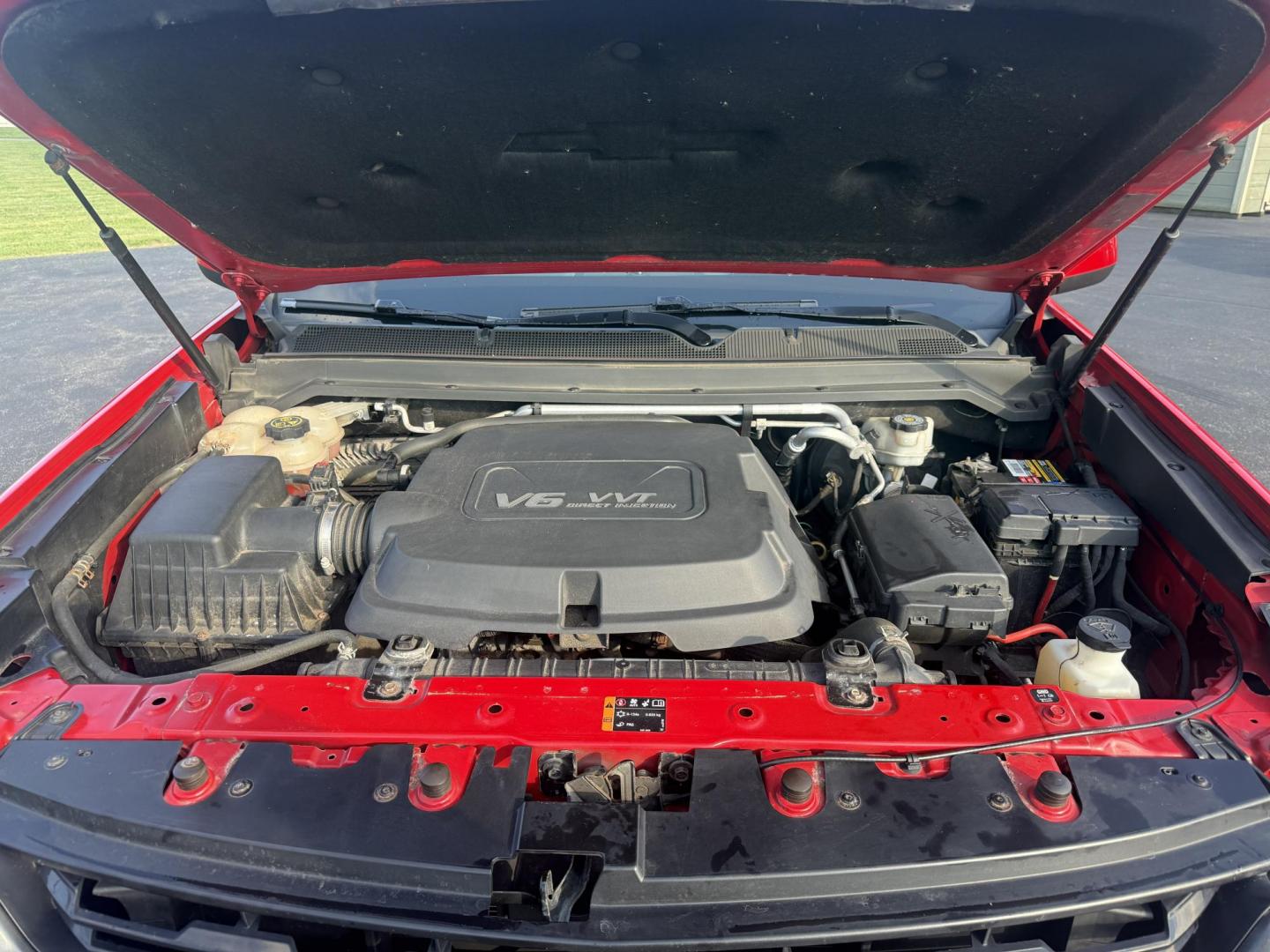 2015 Red /Black Chevrolet Colorado Z71 Crew Cab 4WD Long Box (1GCGTCE34F1) with an 3.6L V6 DOHC 24V GAS engine, 6-Speed Automatic transmission, located at 11115 Chardon Rd. , Chardon, OH, 44024, (440) 214-9705, 41.580246, -81.241943 - This 2015 Chevrolet Colorado Z71 Crew Cab 4WD, equipped with a 3.6L V6 engine and a 6-speed automatic transmission, delivers a balanced mix of power and efficiency with up to 24 MPG highway and a 7,000-pound towing capacity thanks to its 3.42 gearing and G80 locking rear differential. This midsize t - Photo#15