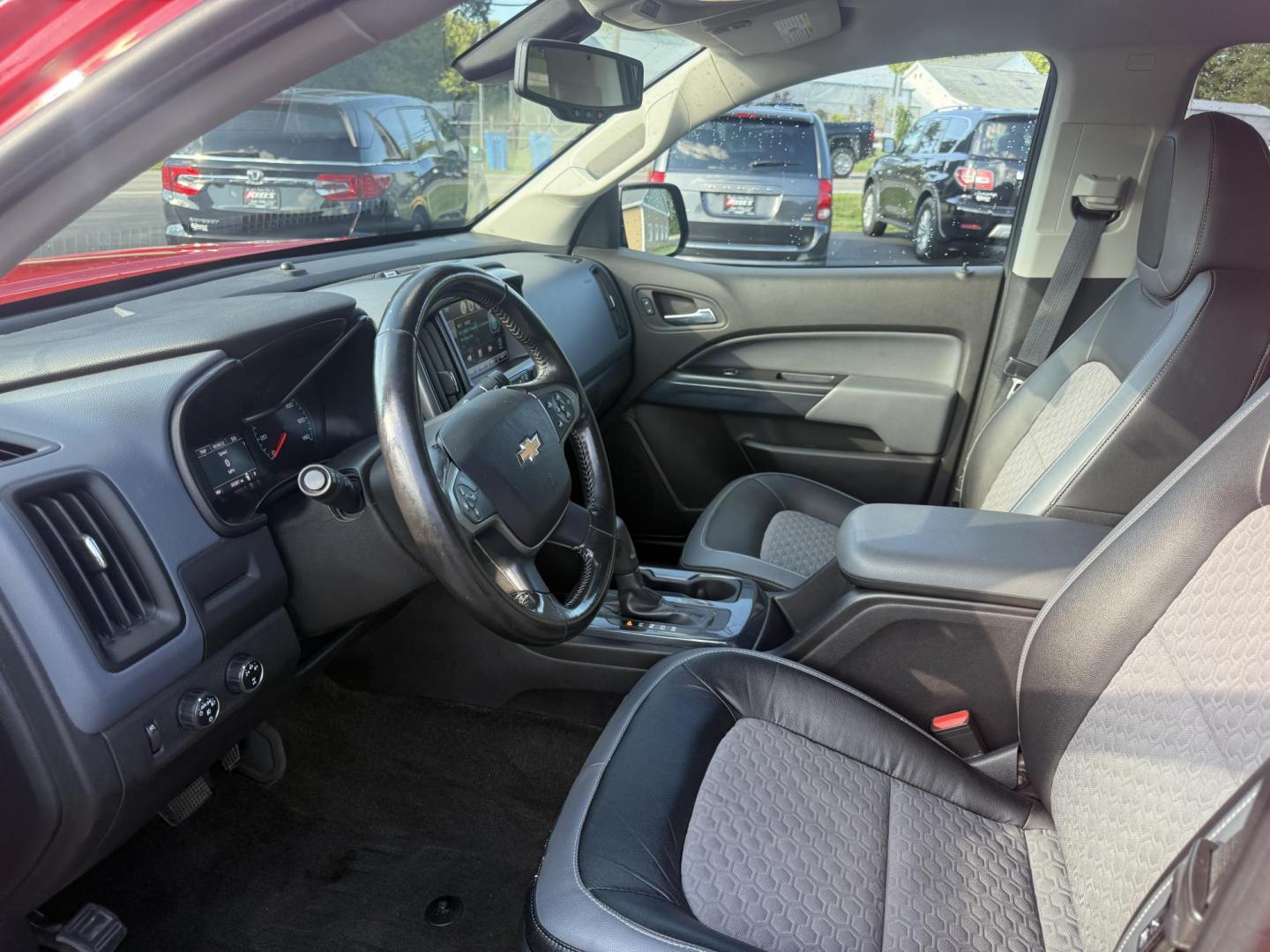 2015 Red /Black Chevrolet Colorado Z71 Crew Cab 4WD Long Box (1GCGTCE34F1) with an 3.6L V6 DOHC 24V GAS engine, 6-Speed Automatic transmission, located at 11115 Chardon Rd. , Chardon, OH, 44024, (440) 214-9705, 41.580246, -81.241943 - This 2015 Chevrolet Colorado Z71 Crew Cab 4WD, equipped with a 3.6L V6 engine and a 6-speed automatic transmission, delivers a balanced mix of power and efficiency with up to 24 MPG highway and a 7,000-pound towing capacity thanks to its 3.42 gearing and G80 locking rear differential. This midsize t - Photo#16