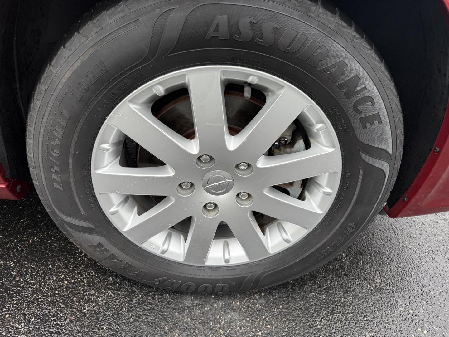 2015 Red /Tan Chrysler Town & Country Touring (2C4RC1BG5FR) with an 3.6L V6 DOHC 24V engine, 6-Speed Automatic transmission, located at 547 E. Main St., Orwell, OH, 44076, (440) 437-5893, 41.535435, -80.847855 - This 2015 Chrysler Town & Country Touring came from Maryland and it shows underneath, equipped with a 3.6L Pentastar V6 engine and 6-speed automatic transmission, offers a luxurious and versatile minivan experience with features like leather interior, tri-zone automatic climate control, power driver - Photo#4