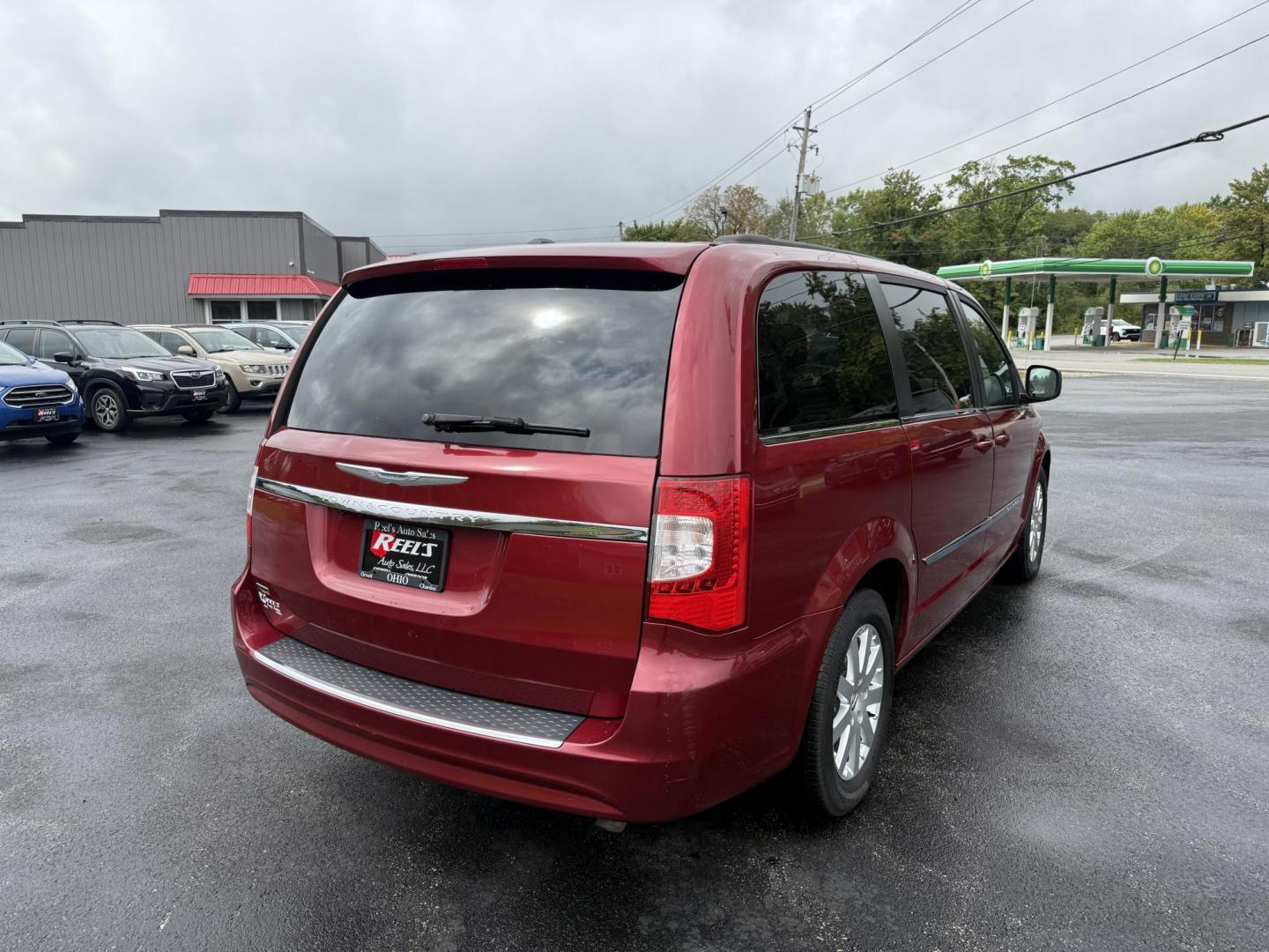 2015 Red /Tan Chrysler Town & Country Touring (2C4RC1BG5FR) with an 3.6L V6 DOHC 24V engine, 6-Speed Automatic transmission, located at 547 E. Main St., Orwell, OH, 44076, (440) 437-5893, 41.535435, -80.847855 - This 2015 Chrysler Town & Country Touring came from Maryland and it shows underneath, equipped with a 3.6L Pentastar V6 engine and 6-speed automatic transmission, offers a luxurious and versatile minivan experience with features like leather interior, tri-zone automatic climate control, power driver - Photo#7