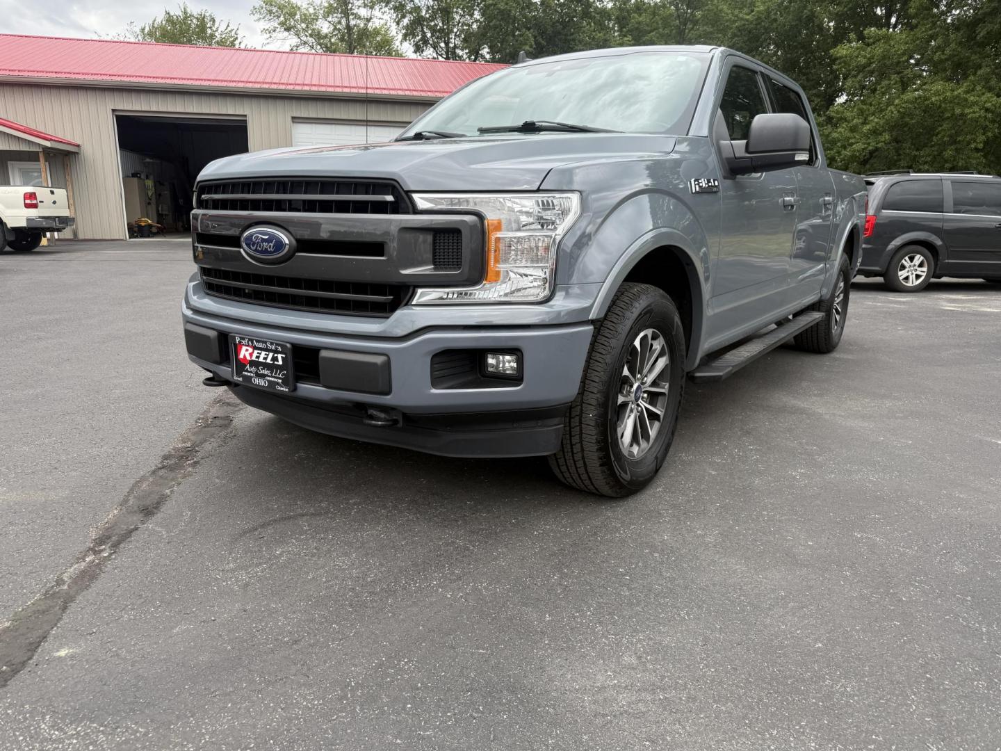 2019 Gray /Black Ford F-150 XLT SuperCrew 5.5-ft. Bed 4WD (1FTEW1EP8KF) with an 2.7L V6 DOHC 24V TWIN TURBO engine, 10 Speed Automatic Transmission transmission, located at 547 E. Main St., Orwell, OH, 44076, (440) 437-5893, 41.535435, -80.847855 - This 2019 Ford F-150 XLT Crew Cab with the 2.7L Twin Turbo EcoBoost V6 and 10-speed automatic transmission offers a strong blend of power and efficiency, delivering 24 MPG on the highway and a towing capacity of 7,600 lbs—ideal for both daily driving and moderate hauling needs. Equipped with 3.55 - Photo#0