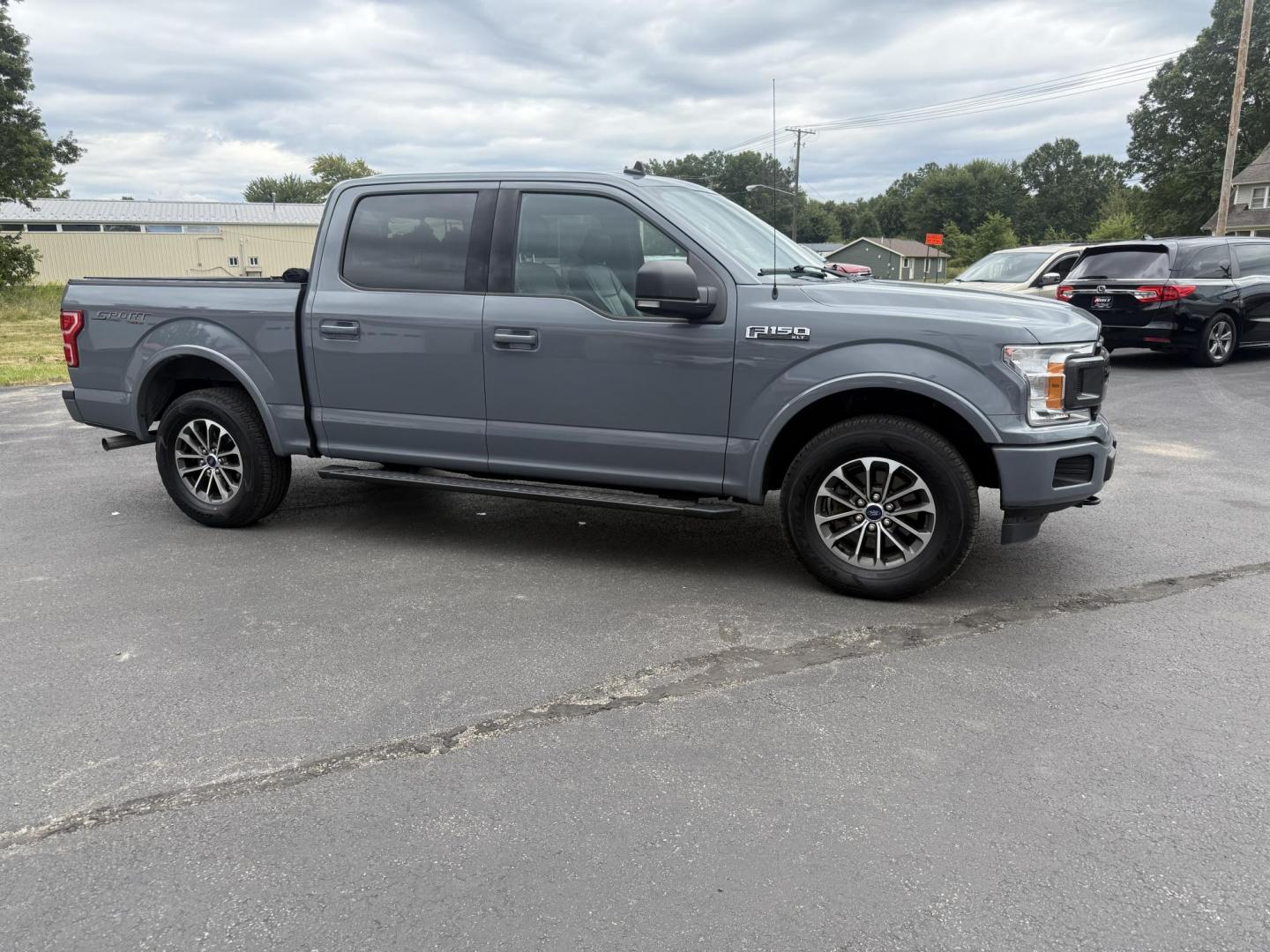 2019 Gray /Black Ford F-150 XLT SuperCrew 5.5-ft. Bed 4WD (1FTEW1EP8KF) with an 2.7L V6 DOHC 24V TWIN TURBO engine, 10 Speed Automatic Transmission transmission, located at 547 E. Main St., Orwell, OH, 44076, (440) 437-5893, 41.535435, -80.847855 - This 2019 Ford F-150 XLT Crew Cab with the 2.7L Twin Turbo EcoBoost V6 and 10-speed automatic transmission offers a strong blend of power and efficiency, delivering 24 MPG on the highway and a towing capacity of 7,600 lbs—ideal for both daily driving and moderate hauling needs. Equipped with 3.55 - Photo#3