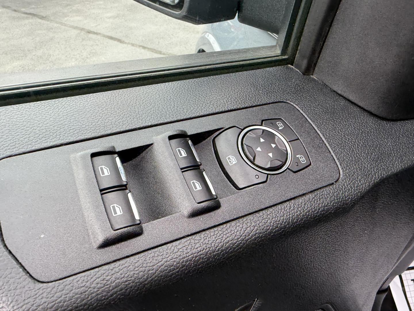 2019 Gray /Black Ford F-150 XLT SuperCrew 5.5-ft. Bed 4WD (1FTEW1EP8KF) with an 2.7L V6 DOHC 24V TWIN TURBO engine, 10 Speed Automatic Transmission transmission, located at 547 E. Main St., Orwell, OH, 44076, (440) 437-5893, 41.535435, -80.847855 - This 2019 Ford F-150 XLT Crew Cab with the 2.7L Twin Turbo EcoBoost V6 and 10-speed automatic transmission offers a strong blend of power and efficiency, delivering 24 MPG on the highway and a towing capacity of 7,600 lbs—ideal for both daily driving and moderate hauling needs. Equipped with 3.55 - Photo#18