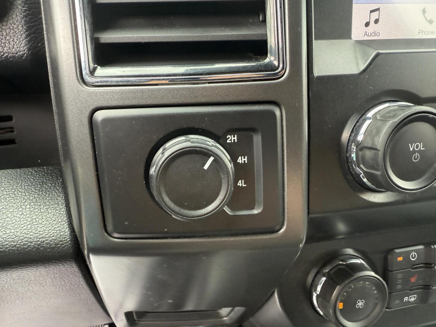 2019 Gray /Black Ford F-150 XLT SuperCrew 5.5-ft. Bed 4WD (1FTEW1EP8KF) with an 2.7L V6 DOHC 24V TWIN TURBO engine, 10 Speed Automatic Transmission transmission, located at 547 E. Main St., Orwell, OH, 44076, (440) 437-5893, 41.535435, -80.847855 - This 2019 Ford F-150 XLT Crew Cab with the 2.7L Twin Turbo EcoBoost V6 and 10-speed automatic transmission offers a strong blend of power and efficiency, delivering 24 MPG on the highway and a towing capacity of 7,600 lbs—ideal for both daily driving and moderate hauling needs. Equipped with 3.55 - Photo#30