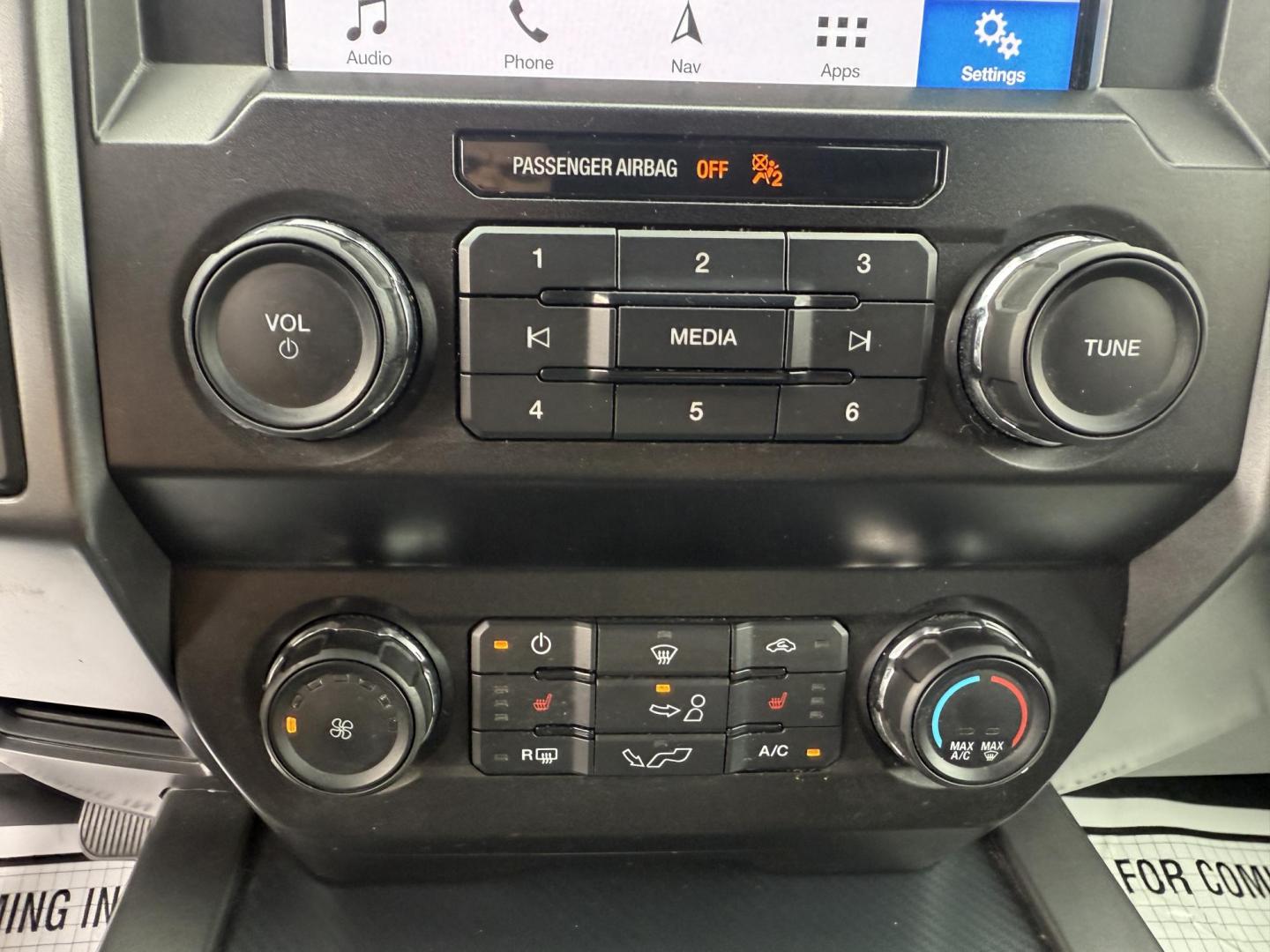 2019 Gray /Black Ford F-150 XLT SuperCrew 5.5-ft. Bed 4WD (1FTEW1EP8KF) with an 2.7L V6 DOHC 24V TWIN TURBO engine, 10 Speed Automatic Transmission transmission, located at 547 E. Main St., Orwell, OH, 44076, (440) 437-5893, 41.535435, -80.847855 - This 2019 Ford F-150 XLT Crew Cab with the 2.7L Twin Turbo EcoBoost V6 and 10-speed automatic transmission offers a strong blend of power and efficiency, delivering 24 MPG on the highway and a towing capacity of 7,600 lbs—ideal for both daily driving and moderate hauling needs. Equipped with 3.55 - Photo#31