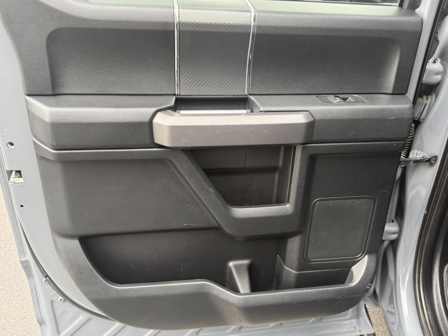 2019 Gray /Black Ford F-150 XLT SuperCrew 5.5-ft. Bed 4WD (1FTEW1EP8KF) with an 2.7L V6 DOHC 24V TWIN TURBO engine, 10 Speed Automatic Transmission transmission, located at 547 E. Main St., Orwell, OH, 44076, (440) 437-5893, 41.535435, -80.847855 - This 2019 Ford F-150 XLT Crew Cab with the 2.7L Twin Turbo EcoBoost V6 and 10-speed automatic transmission offers a strong blend of power and efficiency, delivering 24 MPG on the highway and a towing capacity of 7,600 lbs—ideal for both daily driving and moderate hauling needs. Equipped with 3.55 - Photo#40