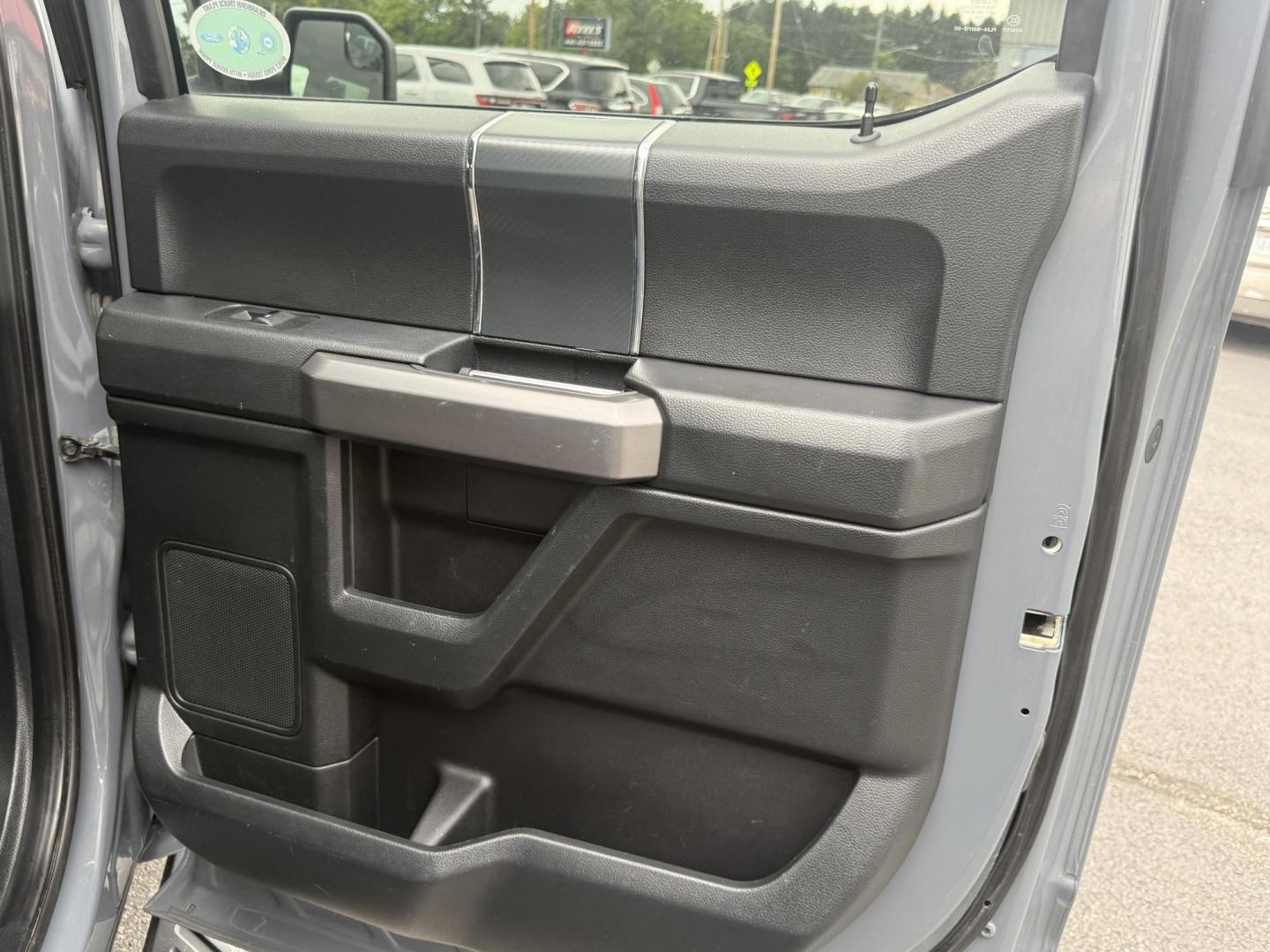 2019 Gray /Black Ford F-150 XLT SuperCrew 5.5-ft. Bed 4WD (1FTEW1EP8KF) with an 2.7L V6 DOHC 24V TWIN TURBO engine, 10 Speed Automatic Transmission transmission, located at 547 E. Main St., Orwell, OH, 44076, (440) 437-5893, 41.535435, -80.847855 - This 2019 Ford F-150 XLT Crew Cab with the 2.7L Twin Turbo EcoBoost V6 and 10-speed automatic transmission offers a strong blend of power and efficiency, delivering 24 MPG on the highway and a towing capacity of 7,600 lbs—ideal for both daily driving and moderate hauling needs. Equipped with 3.55 - Photo#45