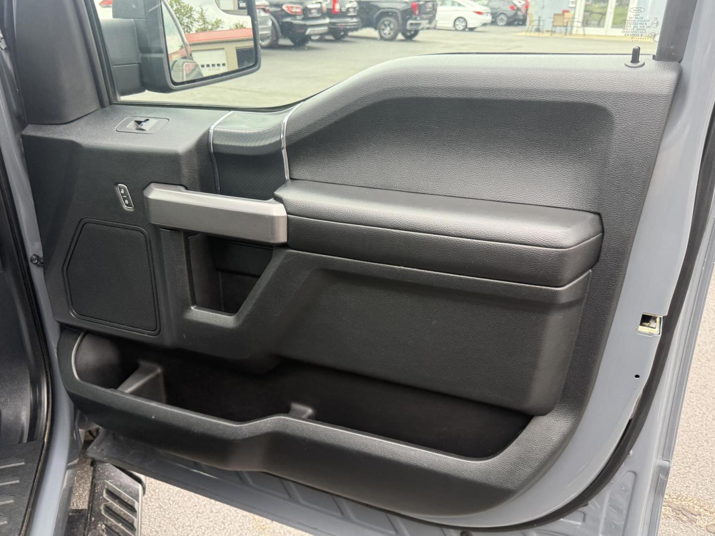 2019 Gray /Black Ford F-150 XLT SuperCrew 5.5-ft. Bed 4WD (1FTEW1EP8KF) with an 2.7L V6 DOHC 24V TWIN TURBO engine, 10 Speed Automatic Transmission transmission, located at 547 E. Main St., Orwell, OH, 44076, (440) 437-5893, 41.535435, -80.847855 - This 2019 Ford F-150 XLT Crew Cab with the 2.7L Twin Turbo EcoBoost V6 and 10-speed automatic transmission offers a strong blend of power and efficiency, delivering 24 MPG on the highway and a towing capacity of 7,600 lbs—ideal for both daily driving and moderate hauling needs. Equipped with 3.55 - Photo#51