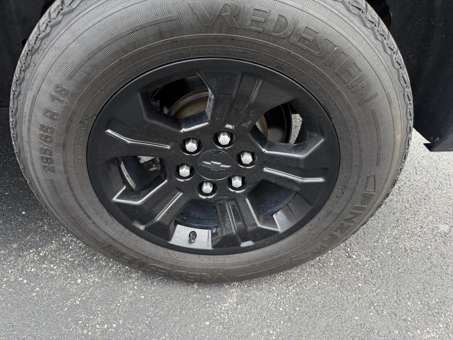 2019 Black /Black Chevrolet Tahoe LS 4WD (1GNSKAKC1KR) with an 5.3L V8 OHV 16V engine, 6A transmission, located at 11115 Chardon Rd. , Chardon, OH, 44024, (440) 214-9705, 41.580246, -81.241943 - This 2019 Chevrolet Tahoe LS 4WD features a robust 5.3L EcoTec3 V8 engine paired with a 6-speed automatic transmission and 3.08 gearing, offering solid performance and a 6,200-pound towing capacity—suitable for family trips and light towing tasks. It comes well-equipped with power front seats, tri - Photo#11