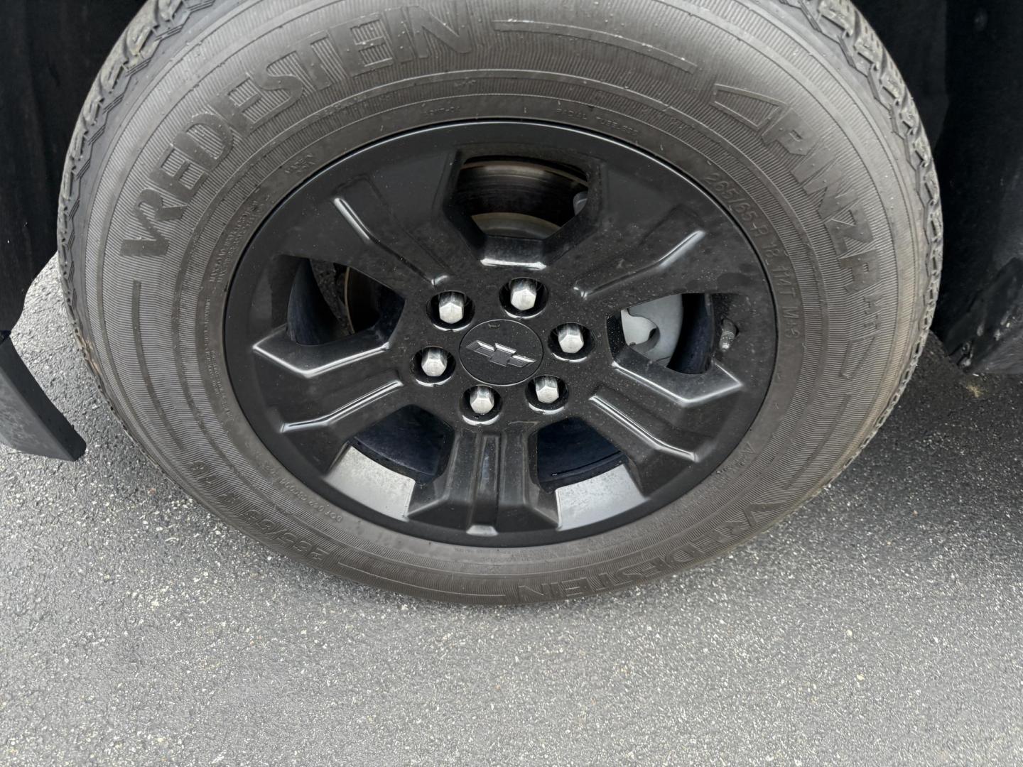 2019 Black /Black Chevrolet Tahoe LS 4WD (1GNSKAKC1KR) with an 5.3L V8 OHV 16V engine, 6A transmission, located at 11115 Chardon Rd. , Chardon, OH, 44024, (440) 214-9705, 41.580246, -81.241943 - This 2019 Chevrolet Tahoe LS 4WD features a robust 5.3L EcoTec3 V8 engine paired with a 6-speed automatic transmission and 3.08 gearing, offering solid performance and a 6,200-pound towing capacity—suitable for family trips and light towing tasks. It comes well-equipped with power front seats, tri - Photo#13