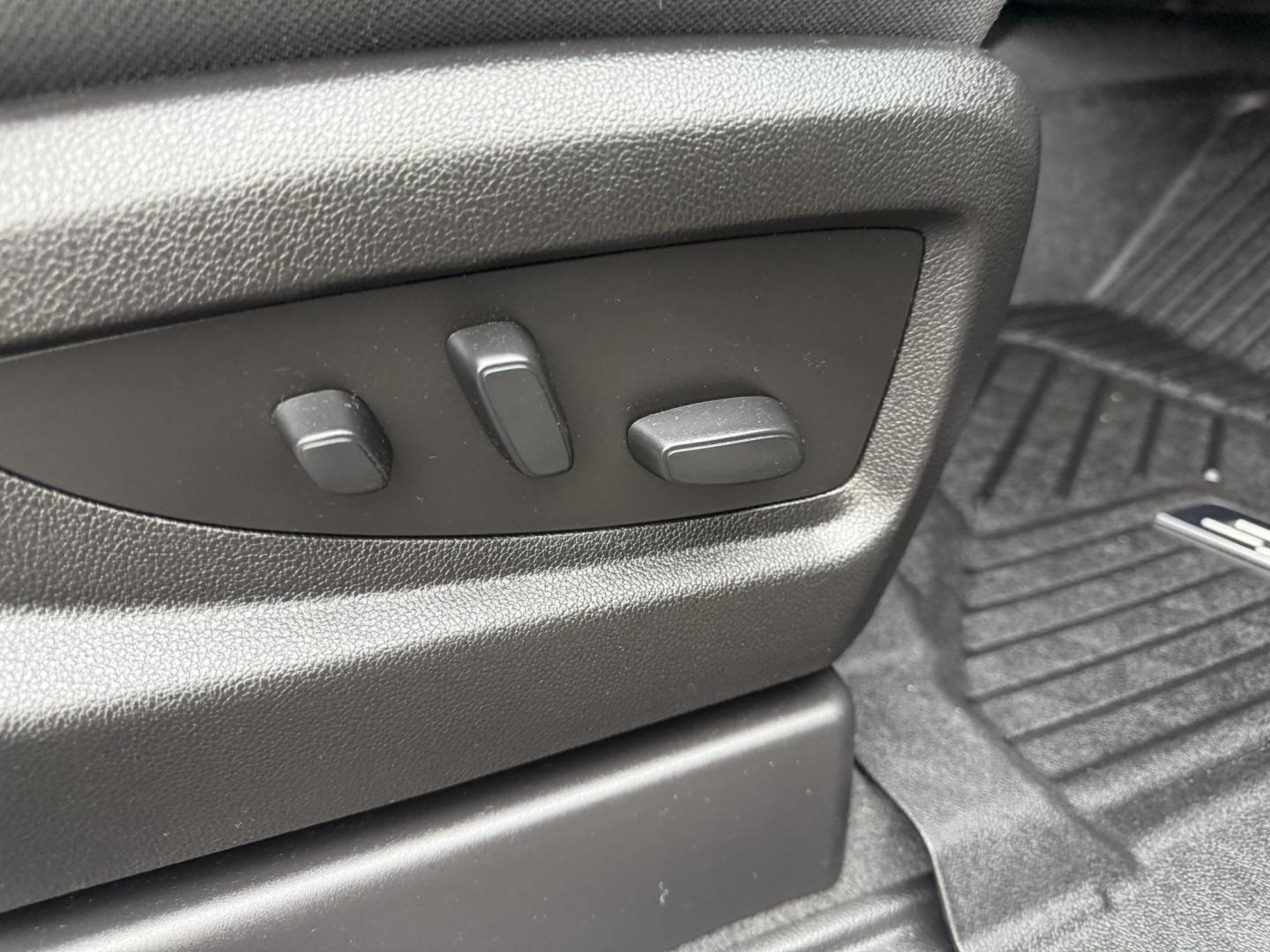 2019 Black /Black Chevrolet Tahoe LS 4WD (1GNSKAKC1KR) with an 5.3L V8 OHV 16V engine, 6A transmission, located at 11115 Chardon Rd. , Chardon, OH, 44024, (440) 214-9705, 41.580246, -81.241943 - This 2019 Chevrolet Tahoe LS 4WD features a robust 5.3L EcoTec3 V8 engine paired with a 6-speed automatic transmission and 3.08 gearing, offering solid performance and a 6,200-pound towing capacity—suitable for family trips and light towing tasks. It comes well-equipped with power front seats, tri - Photo#40