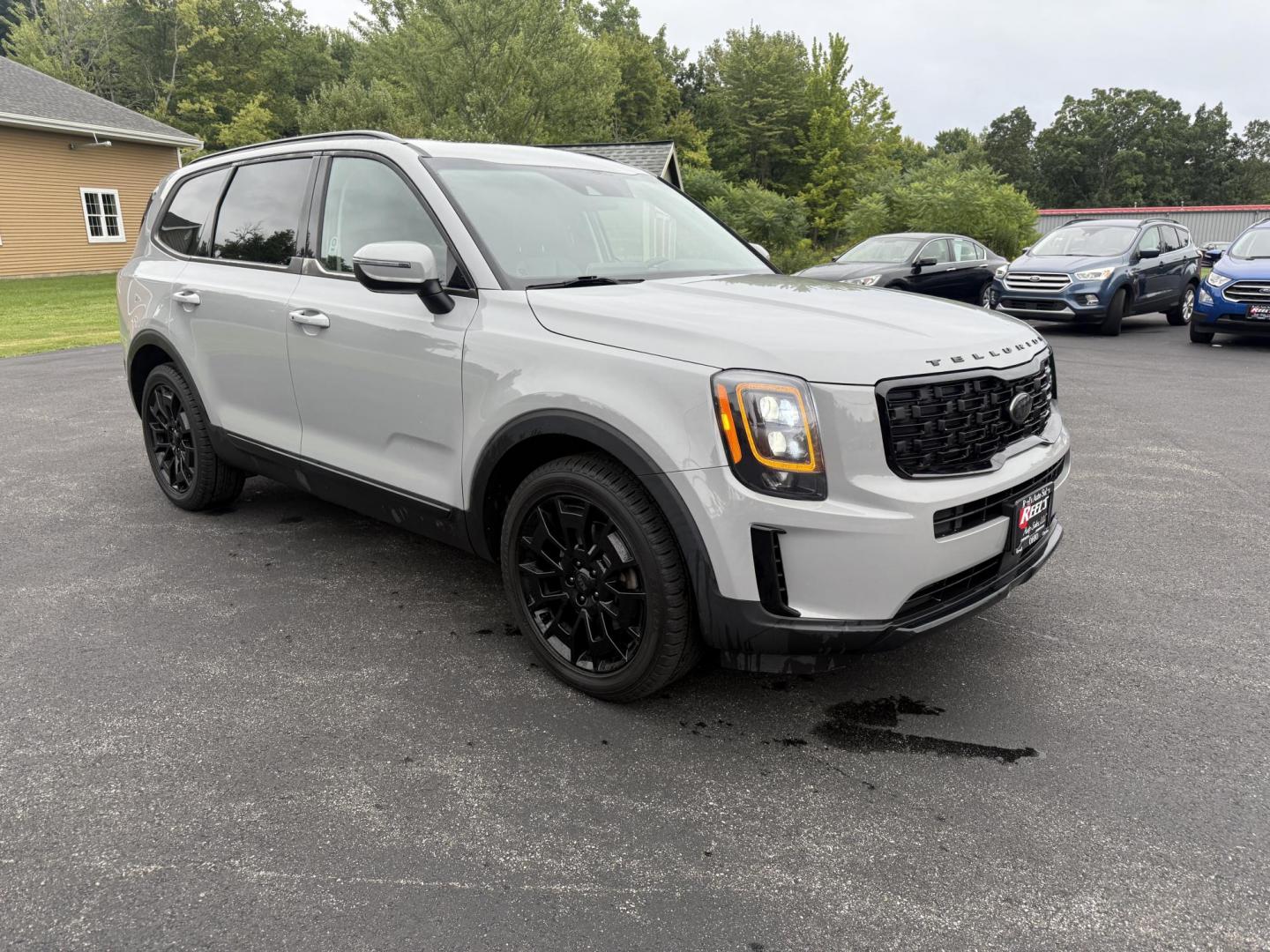 2021 Gray /Black Kia Telluride EX AWD (5XYP3DHC9MG) with an 3.8L V6 DOHC 24V engine, 8A transmission, located at 11115 Chardon Rd. , Chardon, OH, 44024, (440) 214-9705, 41.580246, -81.241943 - This One Owner 2021 Kia Telluride EX AWD, powered by a 3.8L V6 and 8-speed automatic transmission, is a spacious and feature-rich SUV offering leather interior, heated and cooled power front seats, 2nd row captain’s chairs, tri-zone automatic climate control, and a power sunroof. Its tech highligh - Photo#2