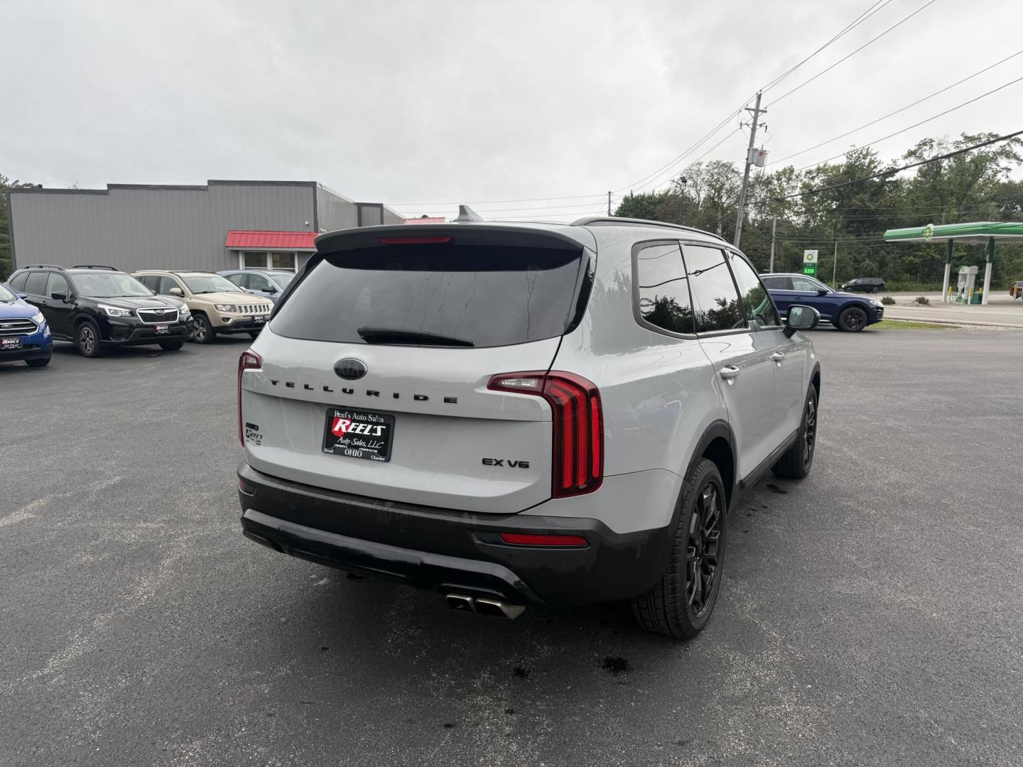 2021 Gray /Black Kia Telluride EX AWD (5XYP3DHC9MG) with an 3.8L V6 DOHC 24V engine, 8A transmission, located at 11115 Chardon Rd. , Chardon, OH, 44024, (440) 214-9705, 41.580246, -81.241943 - This One Owner 2021 Kia Telluride EX AWD, powered by a 3.8L V6 and 8-speed automatic transmission, is a spacious and feature-rich SUV offering leather interior, heated and cooled power front seats, 2nd row captain’s chairs, tri-zone automatic climate control, and a power sunroof. Its tech highligh - Photo#7