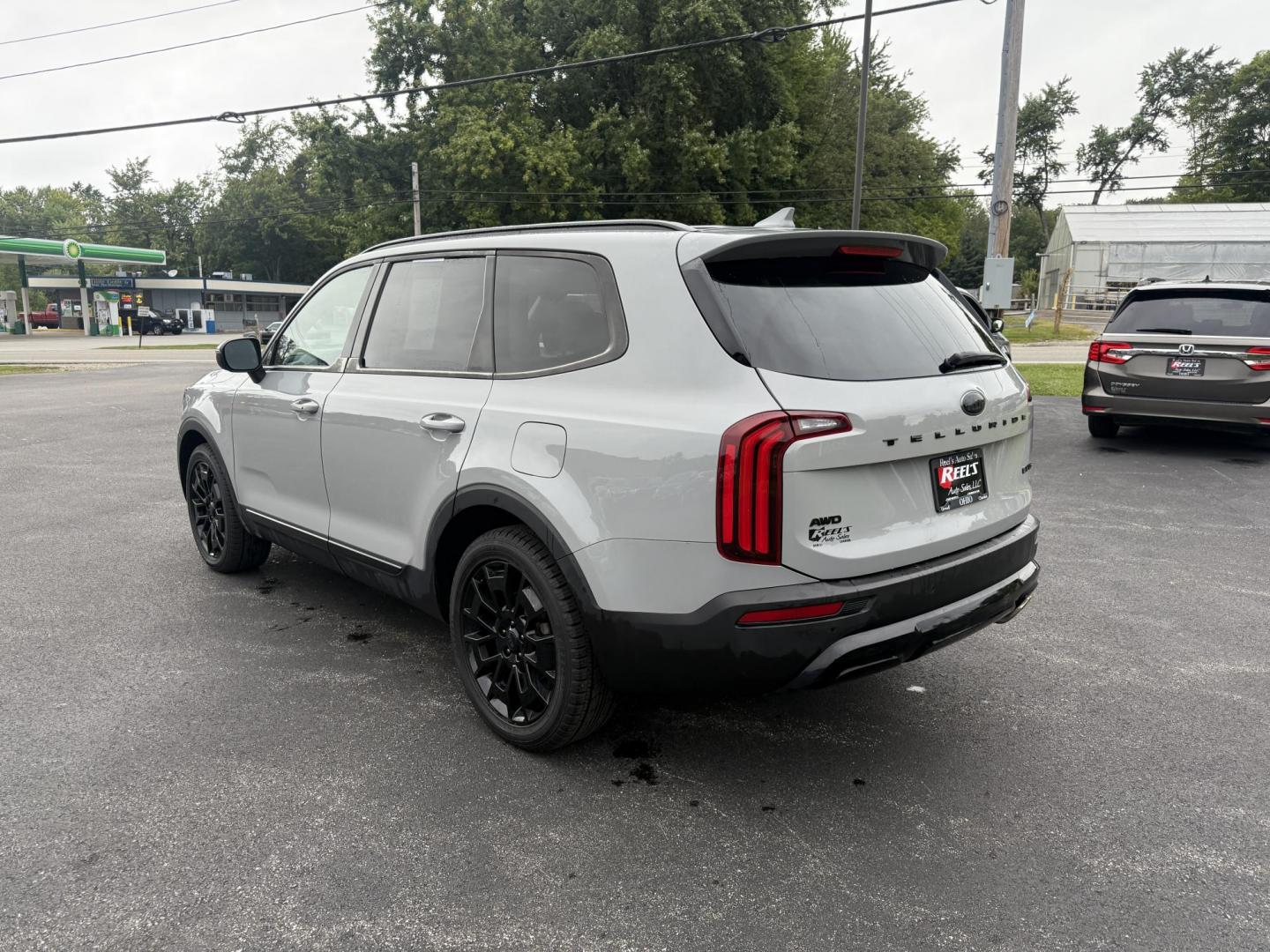 2021 Gray /Black Kia Telluride EX AWD (5XYP3DHC9MG) with an 3.8L V6 DOHC 24V engine, 8A transmission, located at 11115 Chardon Rd. , Chardon, OH, 44024, (440) 214-9705, 41.580246, -81.241943 - This One Owner 2021 Kia Telluride EX AWD, powered by a 3.8L V6 and 8-speed automatic transmission, is a spacious and feature-rich SUV offering leather interior, heated and cooled power front seats, 2nd row captain’s chairs, tri-zone automatic climate control, and a power sunroof. Its tech highligh - Photo#9