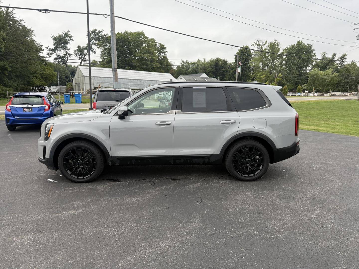 2021 Gray /Black Kia Telluride EX AWD (5XYP3DHC9MG) with an 3.8L V6 DOHC 24V engine, 8A transmission, located at 11115 Chardon Rd. , Chardon, OH, 44024, (440) 214-9705, 41.580246, -81.241943 - This One Owner 2021 Kia Telluride EX AWD, powered by a 3.8L V6 and 8-speed automatic transmission, is a spacious and feature-rich SUV offering leather interior, heated and cooled power front seats, 2nd row captain’s chairs, tri-zone automatic climate control, and a power sunroof. Its tech highligh - Photo#12