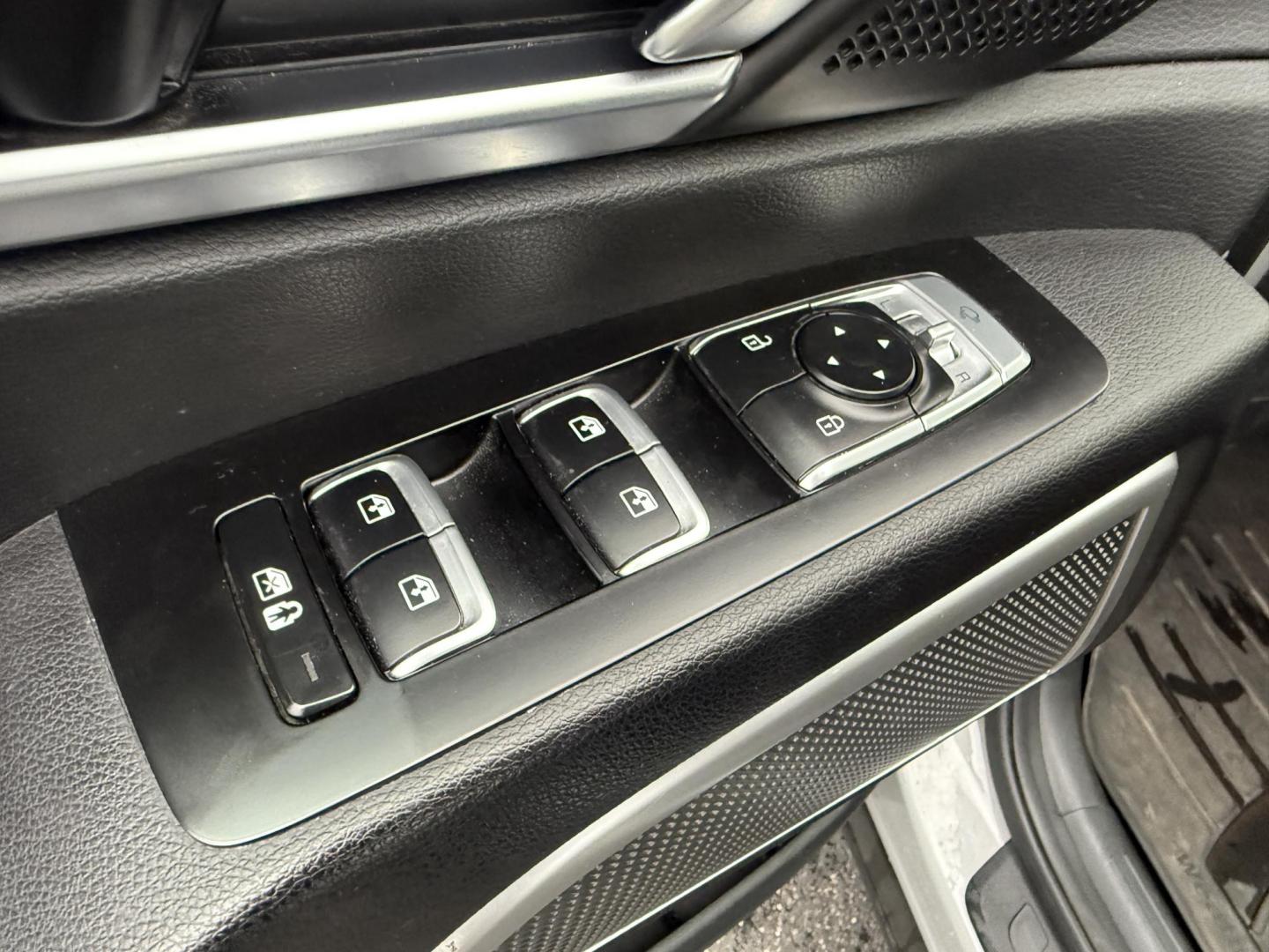 2021 Gray /Black Kia Telluride EX AWD (5XYP3DHC9MG) with an 3.8L V6 DOHC 24V engine, 8A transmission, located at 11115 Chardon Rd. , Chardon, OH, 44024, (440) 214-9705, 41.580246, -81.241943 - This One Owner 2021 Kia Telluride EX AWD, powered by a 3.8L V6 and 8-speed automatic transmission, is a spacious and feature-rich SUV offering leather interior, heated and cooled power front seats, 2nd row captain’s chairs, tri-zone automatic climate control, and a power sunroof. Its tech highligh - Photo#16