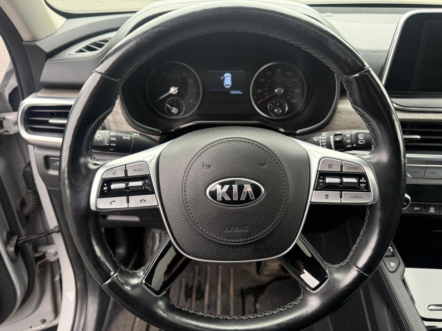 2021 Gray /Black Kia Telluride EX AWD (5XYP3DHC9MG) with an 3.8L V6 DOHC 24V engine, 8A transmission, located at 11115 Chardon Rd. , Chardon, OH, 44024, (440) 214-9705, 41.580246, -81.241943 - This One Owner 2021 Kia Telluride EX AWD, powered by a 3.8L V6 and 8-speed automatic transmission, is a spacious and feature-rich SUV offering leather interior, heated and cooled power front seats, 2nd row captain’s chairs, tri-zone automatic climate control, and a power sunroof. Its tech highligh - Photo#21