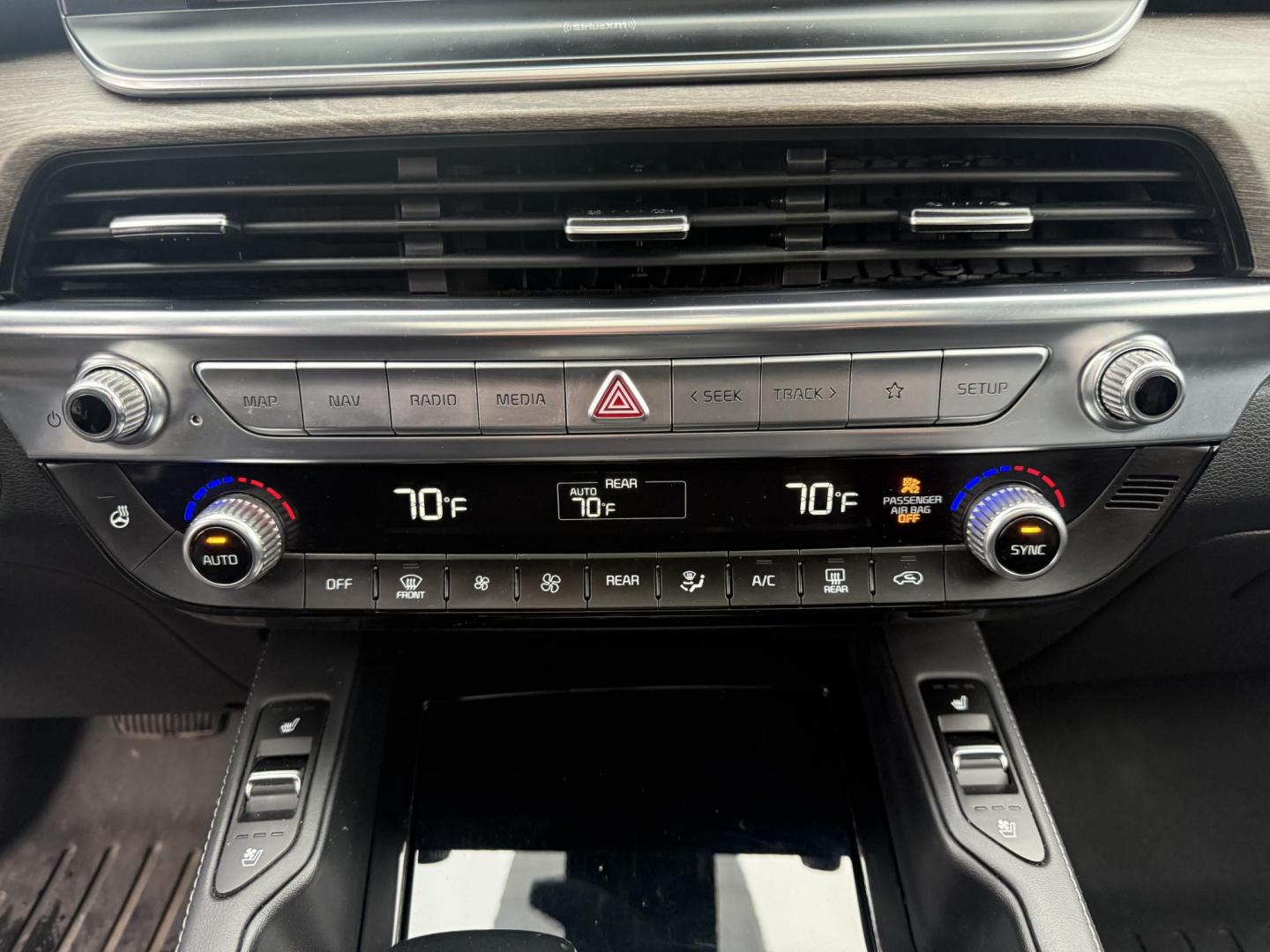 2021 Gray /Black Kia Telluride EX AWD (5XYP3DHC9MG) with an 3.8L V6 DOHC 24V engine, 8A transmission, located at 11115 Chardon Rd. , Chardon, OH, 44024, (440) 214-9705, 41.580246, -81.241943 - This One Owner 2021 Kia Telluride EX AWD, powered by a 3.8L V6 and 8-speed automatic transmission, is a spacious and feature-rich SUV offering leather interior, heated and cooled power front seats, 2nd row captain’s chairs, tri-zone automatic climate control, and a power sunroof. Its tech highligh - Photo#27