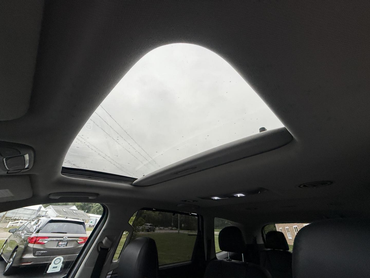 2021 Gray /Black Kia Telluride EX AWD (5XYP3DHC9MG) with an 3.8L V6 DOHC 24V engine, 8A transmission, located at 11115 Chardon Rd. , Chardon, OH, 44024, (440) 214-9705, 41.580246, -81.241943 - This One Owner 2021 Kia Telluride EX AWD, powered by a 3.8L V6 and 8-speed automatic transmission, is a spacious and feature-rich SUV offering leather interior, heated and cooled power front seats, 2nd row captain’s chairs, tri-zone automatic climate control, and a power sunroof. Its tech highligh - Photo#32