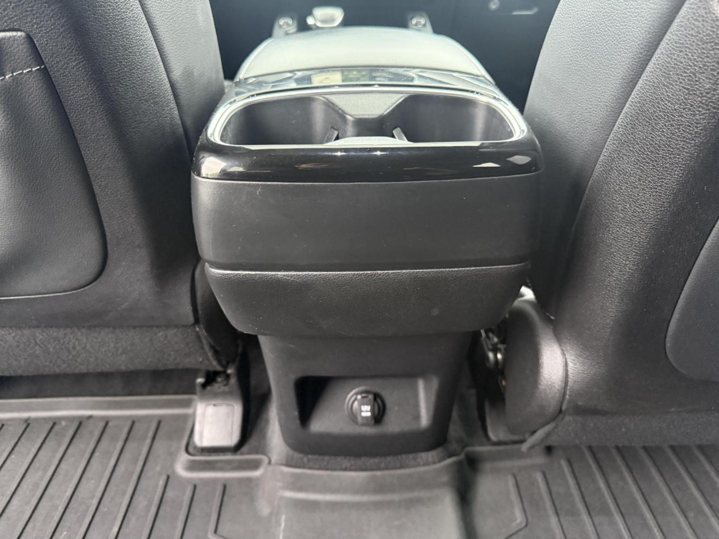 2021 Gray /Black Kia Telluride EX AWD (5XYP3DHC9MG) with an 3.8L V6 DOHC 24V engine, 8A transmission, located at 11115 Chardon Rd. , Chardon, OH, 44024, (440) 214-9705, 41.580246, -81.241943 - This One Owner 2021 Kia Telluride EX AWD, powered by a 3.8L V6 and 8-speed automatic transmission, is a spacious and feature-rich SUV offering leather interior, heated and cooled power front seats, 2nd row captain’s chairs, tri-zone automatic climate control, and a power sunroof. Its tech highligh - Photo#36