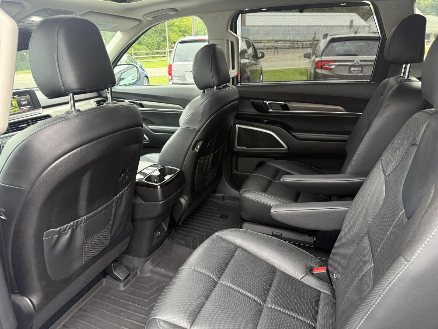 2021 Gray /Black Kia Telluride EX AWD (5XYP3DHC9MG) with an 3.8L V6 DOHC 24V engine, 8A transmission, located at 11115 Chardon Rd. , Chardon, OH, 44024, (440) 214-9705, 41.580246, -81.241943 - This One Owner 2021 Kia Telluride EX AWD, powered by a 3.8L V6 and 8-speed automatic transmission, is a spacious and feature-rich SUV offering leather interior, heated and cooled power front seats, 2nd row captain’s chairs, tri-zone automatic climate control, and a power sunroof. Its tech highligh - Photo#34