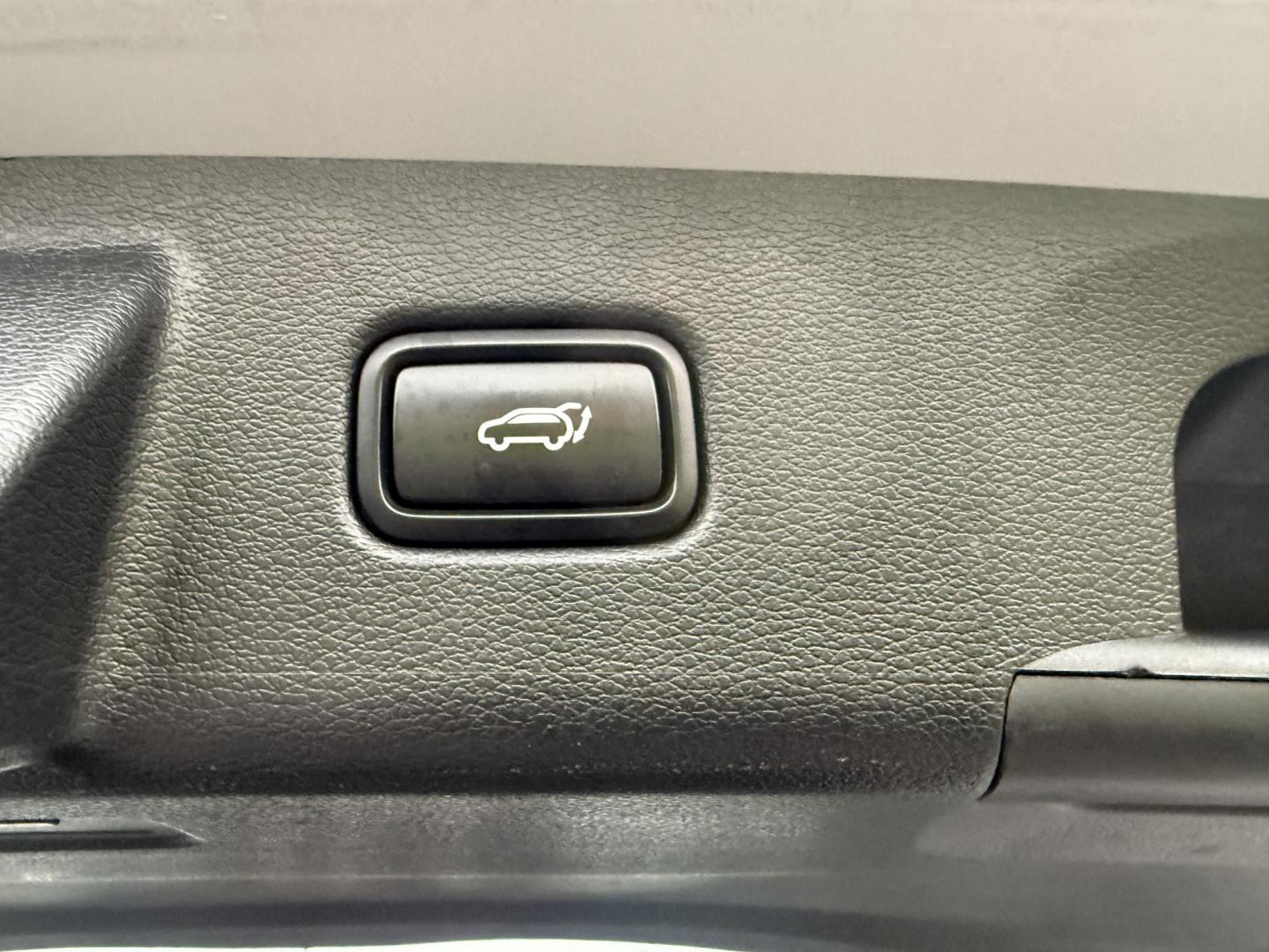 2021 Gray /Black Kia Telluride EX AWD (5XYP3DHC9MG) with an 3.8L V6 DOHC 24V engine, 8A transmission, located at 11115 Chardon Rd. , Chardon, OH, 44024, (440) 214-9705, 41.580246, -81.241943 - This One Owner 2021 Kia Telluride EX AWD, powered by a 3.8L V6 and 8-speed automatic transmission, is a spacious and feature-rich SUV offering leather interior, heated and cooled power front seats, 2nd row captain’s chairs, tri-zone automatic climate control, and a power sunroof. Its tech highligh - Photo#44