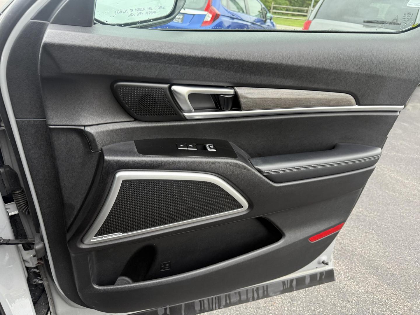 2021 Gray /Black Kia Telluride EX AWD (5XYP3DHC9MG) with an 3.8L V6 DOHC 24V engine, 8A transmission, located at 11115 Chardon Rd. , Chardon, OH, 44024, (440) 214-9705, 41.580246, -81.241943 - This One Owner 2021 Kia Telluride EX AWD, powered by a 3.8L V6 and 8-speed automatic transmission, is a spacious and feature-rich SUV offering leather interior, heated and cooled power front seats, 2nd row captain’s chairs, tri-zone automatic climate control, and a power sunroof. Its tech highligh - Photo#52