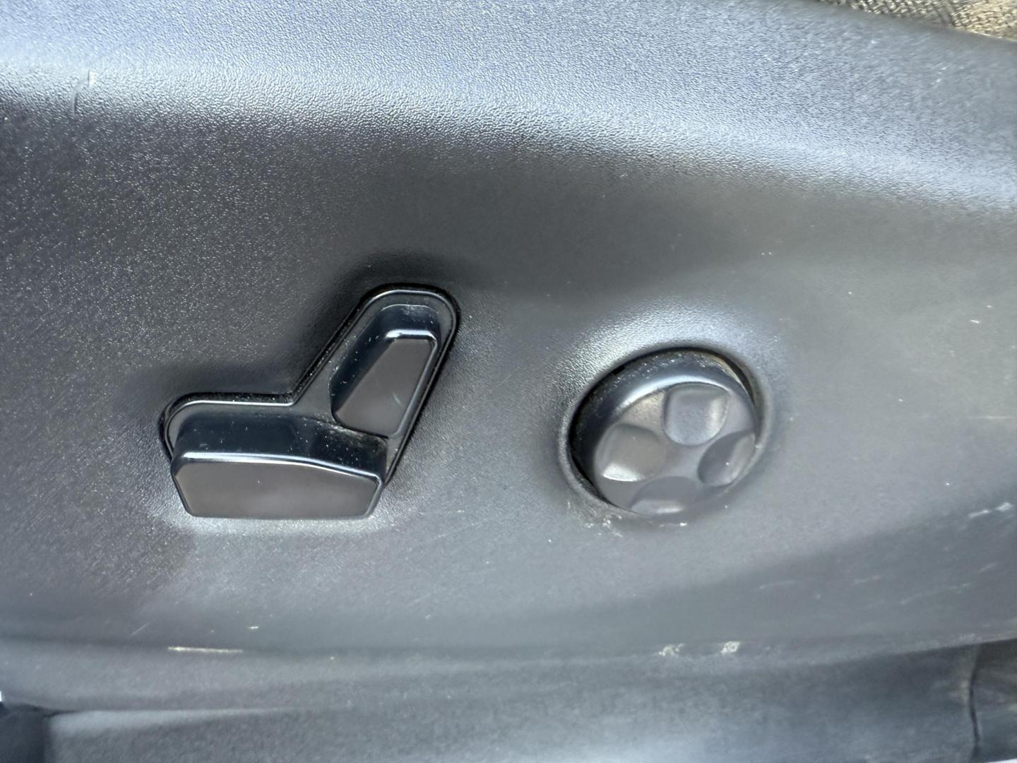 2020 Silver /Black Chrysler Voyager LXI (2C4RC1DG6LR) with an 3.6L V6 DOHC 24V engine, 9A transmission, located at 11115 Chardon Rd. , Chardon, OH, 44024, (440) 214-9705, 41.580246, -81.241943 - This 2020 Chrysler Voyager LXi is a practical minivan powered by a 3.6L Pentastar V6 engine paired with a 9-speed automatic transmission, delivering up to 28 MPG on the highway. It features conveniences like remote start, tri-zone manual climate control, a power liftgate, and advanced tech including - Photo#18