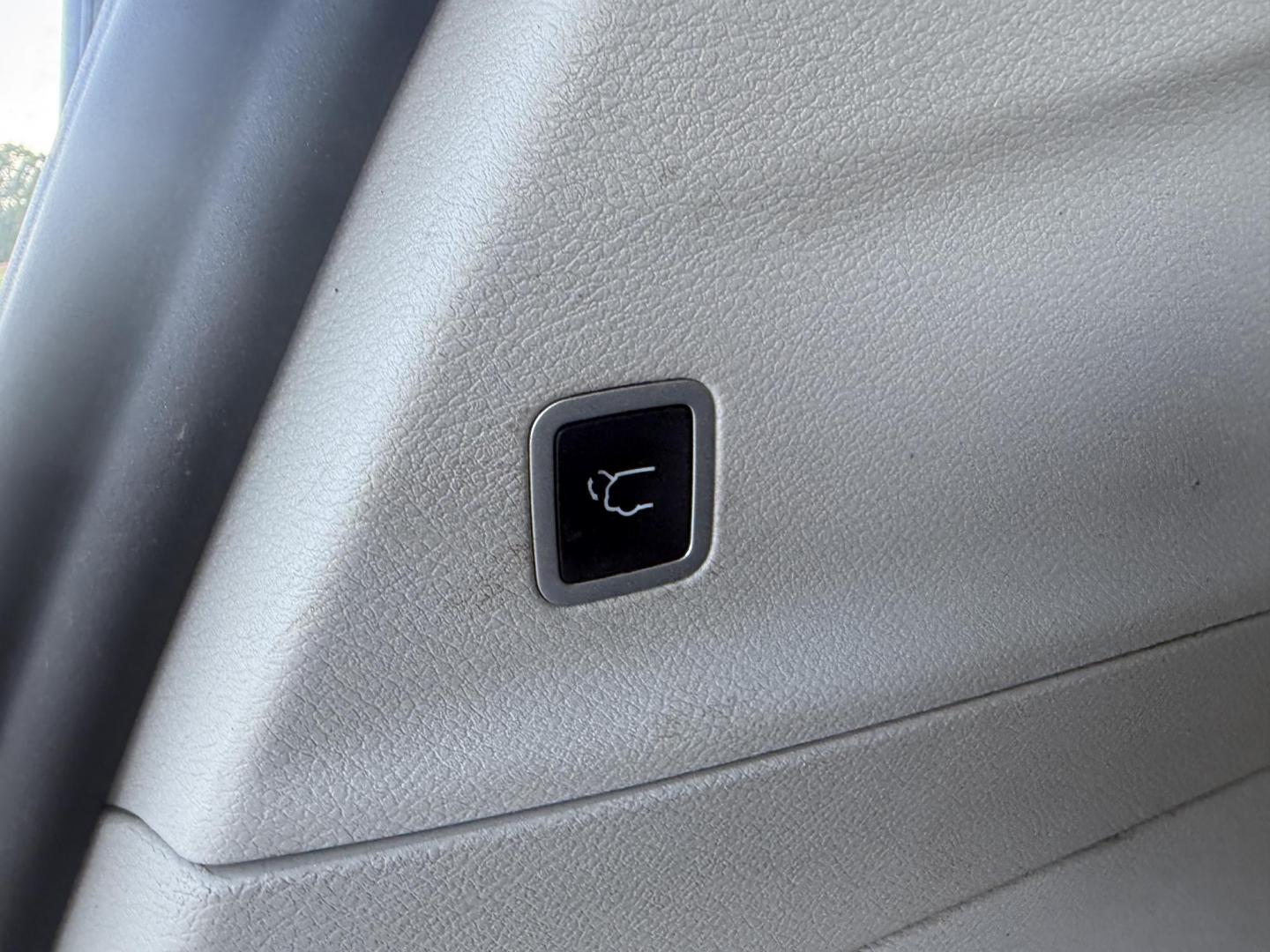 2020 Silver /Black Chrysler Voyager LXI (2C4RC1DG6LR) with an 3.6L V6 DOHC 24V engine, 9A transmission, located at 11115 Chardon Rd. , Chardon, OH, 44024, (440) 214-9705, 41.580246, -81.241943 - This 2020 Chrysler Voyager LXi is a practical minivan powered by a 3.6L Pentastar V6 engine paired with a 9-speed automatic transmission, delivering up to 28 MPG on the highway. It features conveniences like remote start, tri-zone manual climate control, a power liftgate, and advanced tech including - Photo#39