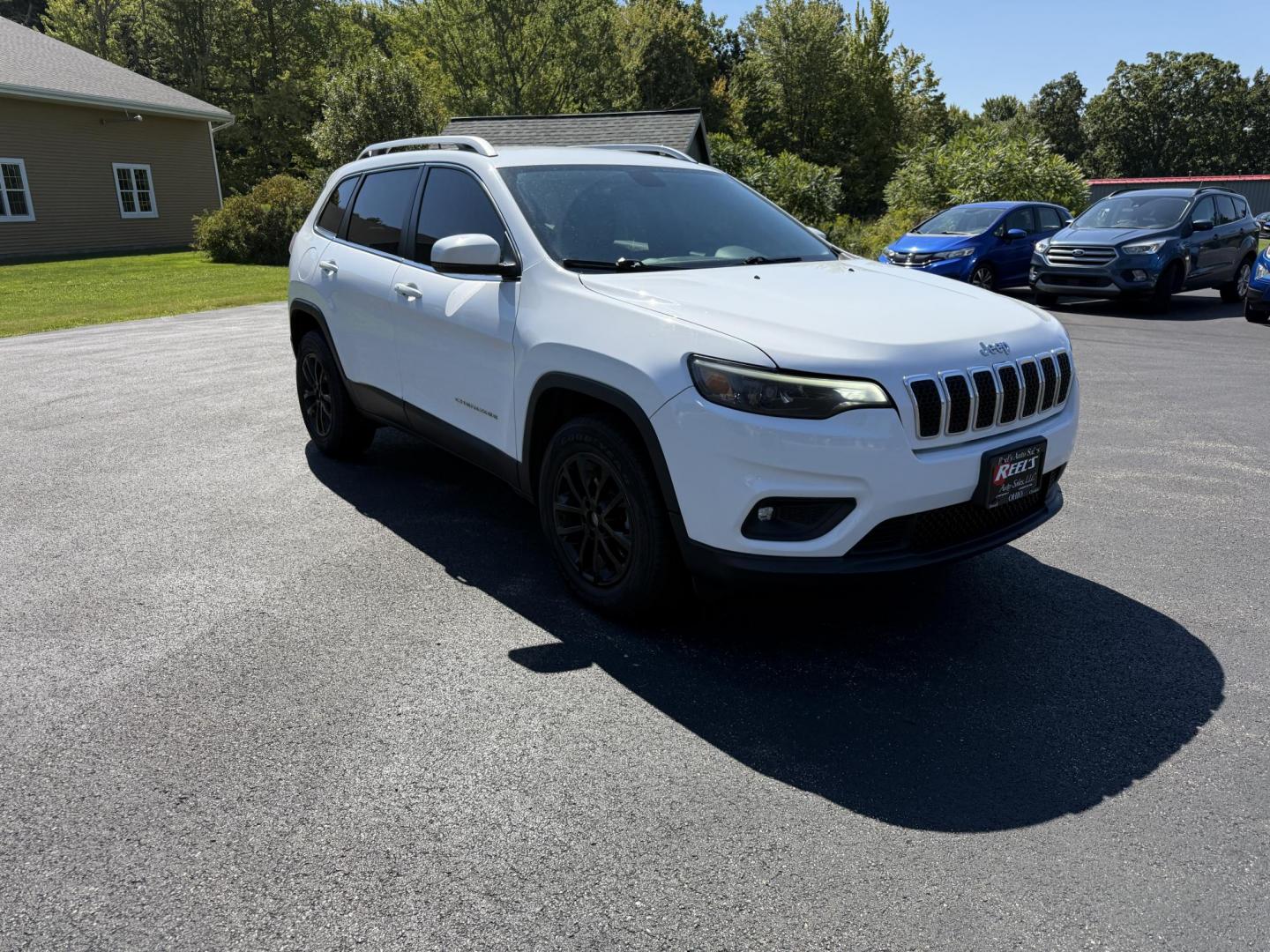 2019 White /Black Jeep Cherokee Latitude Plus 4WD (1C4PJMLB9KD) with an 2.4L I4 DOHC 16V engine, 9A transmission, located at 11115 Chardon Rd. , Chardon, OH, 44024, (440) 214-9705, 41.580246, -81.241943 - This 2019 Jeep Cherokee Latitude Plus 4X4 is equipped with a 2.4L I4 MultiAir engine and a 9-speed automatic transmission, delivering up to 29 MPG on the highway. Key features include a power driver’s seat, full LED exterior lighting, a 7.0" touchscreen with Apple CarPlay and Android Auto, a 3.5" - Photo#2