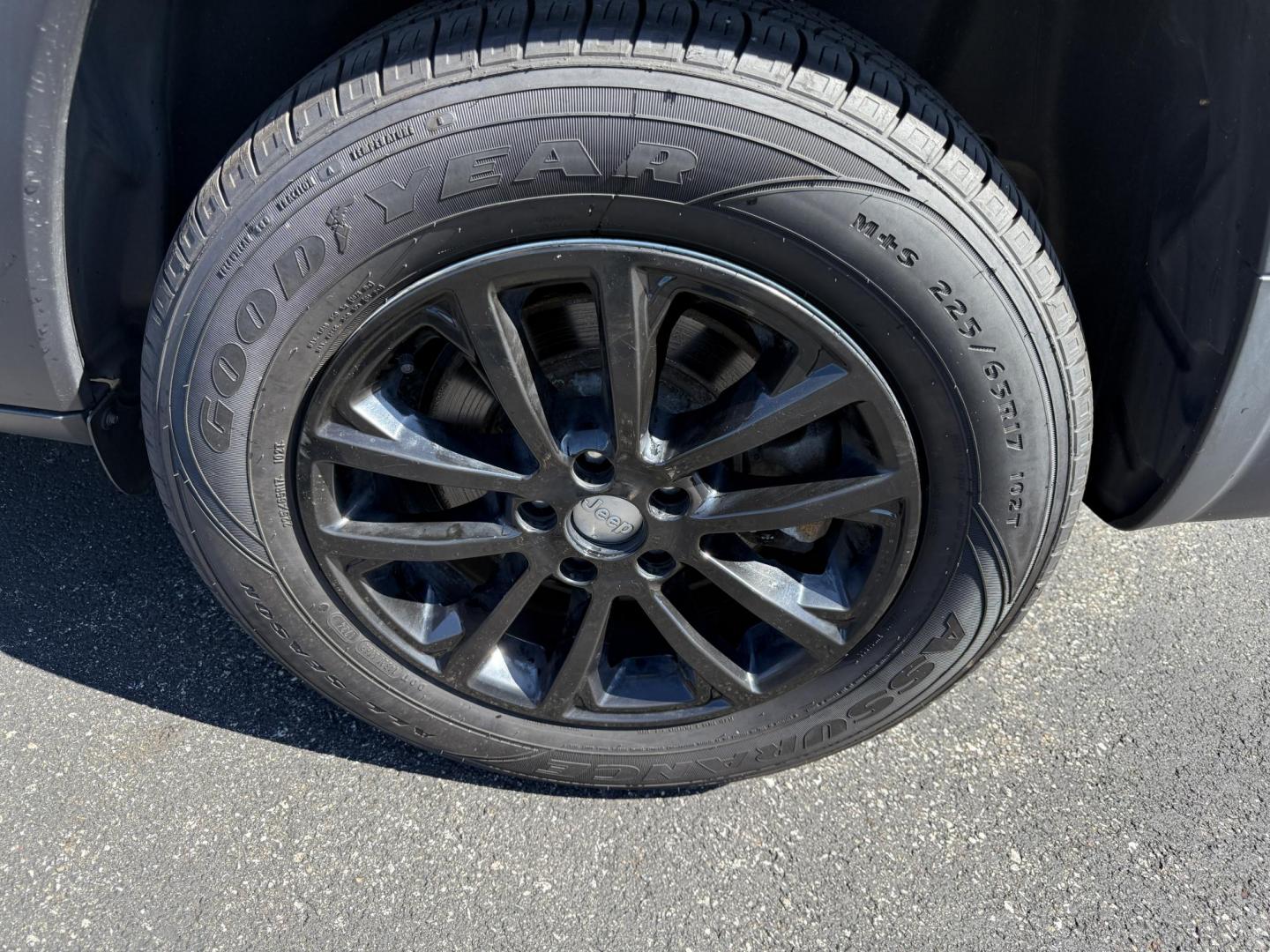 2019 White /Black Jeep Cherokee Latitude Plus 4WD (1C4PJMLB9KD) with an 2.4L I4 DOHC 16V engine, 9A transmission, located at 11115 Chardon Rd. , Chardon, OH, 44024, (440) 214-9705, 41.580246, -81.241943 - This 2019 Jeep Cherokee Latitude Plus 4X4 is equipped with a 2.4L I4 MultiAir engine and a 9-speed automatic transmission, delivering up to 29 MPG on the highway. Key features include a power driver’s seat, full LED exterior lighting, a 7.0" touchscreen with Apple CarPlay and Android Auto, a 3.5" - Photo#11
