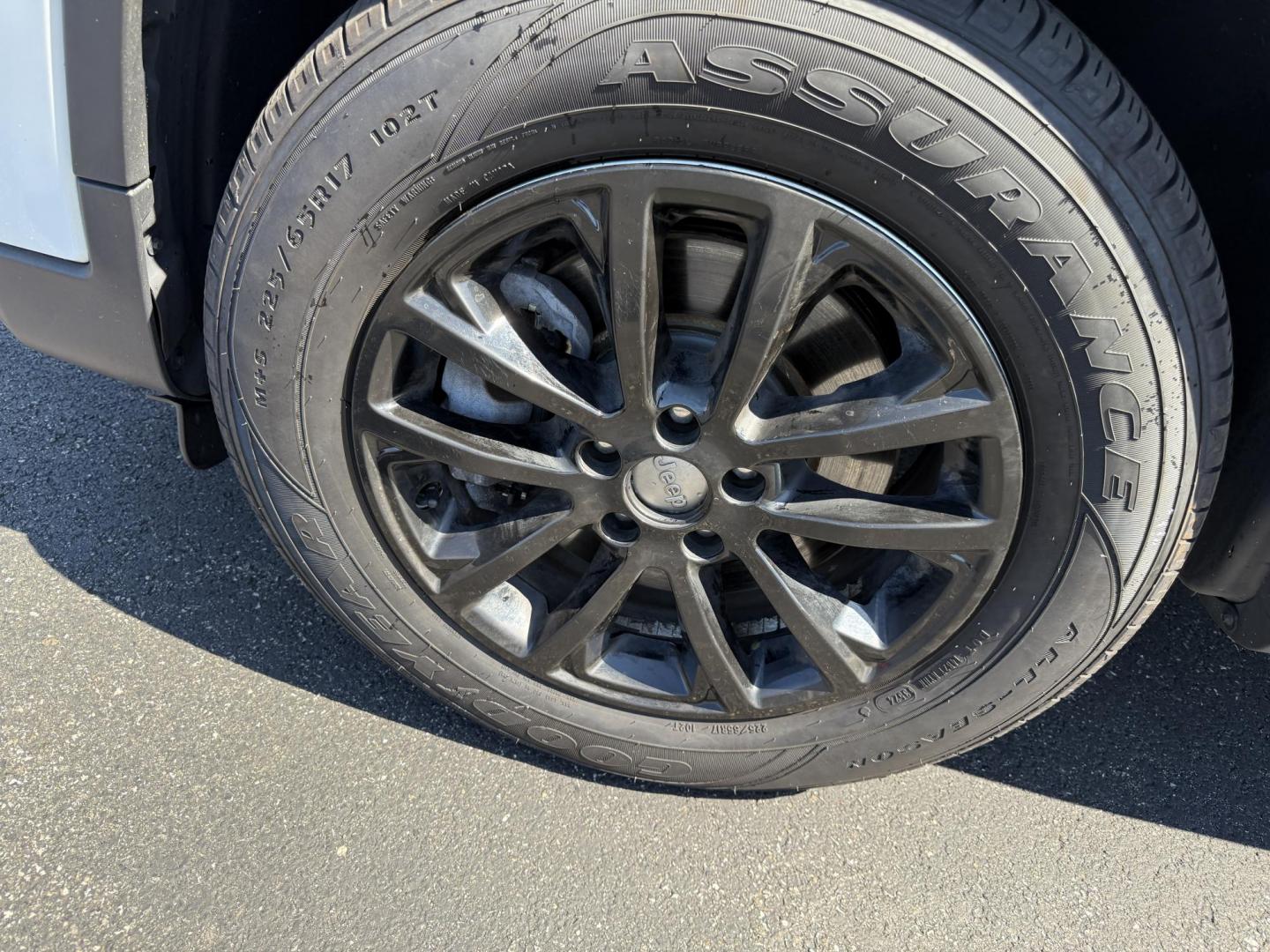 2019 White /Black Jeep Cherokee Latitude Plus 4WD (1C4PJMLB9KD) with an 2.4L I4 DOHC 16V engine, 9A transmission, located at 11115 Chardon Rd. , Chardon, OH, 44024, (440) 214-9705, 41.580246, -81.241943 - This 2019 Jeep Cherokee Latitude Plus 4X4 is equipped with a 2.4L I4 MultiAir engine and a 9-speed automatic transmission, delivering up to 29 MPG on the highway. Key features include a power driver’s seat, full LED exterior lighting, a 7.0" touchscreen with Apple CarPlay and Android Auto, a 3.5" - Photo#13