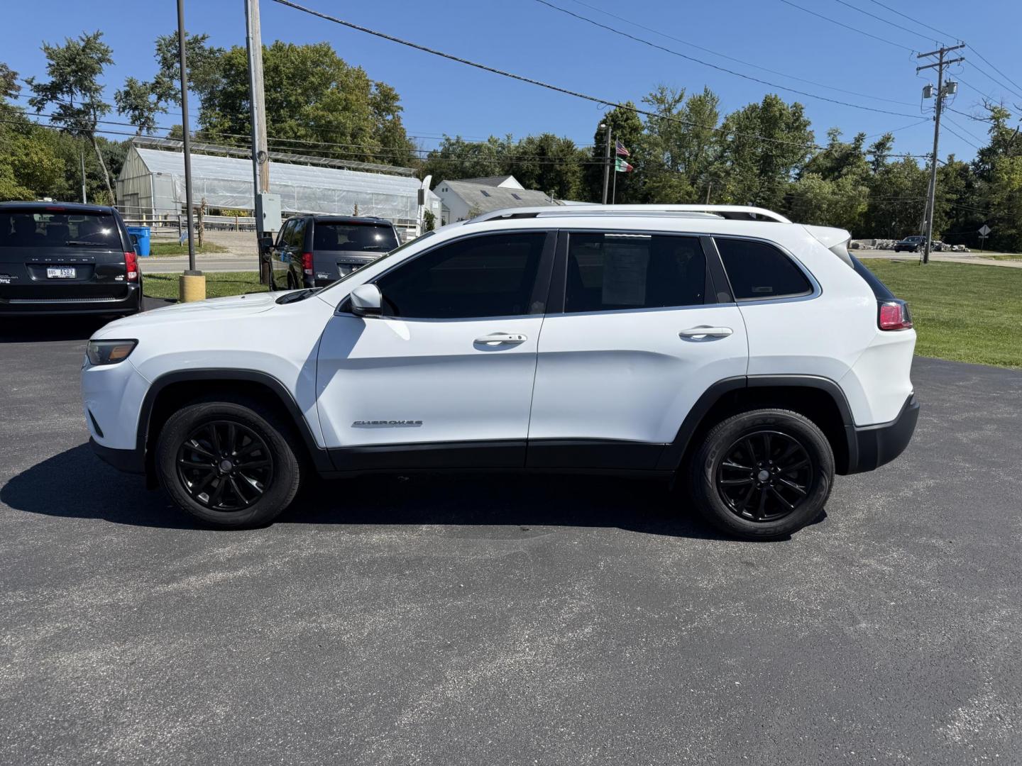 2019 White /Black Jeep Cherokee Latitude Plus 4WD (1C4PJMLB9KD) with an 2.4L I4 DOHC 16V engine, 9A transmission, located at 11115 Chardon Rd. , Chardon, OH, 44024, (440) 214-9705, 41.580246, -81.241943 - This 2019 Jeep Cherokee Latitude Plus 4X4 is equipped with a 2.4L I4 MultiAir engine and a 9-speed automatic transmission, delivering up to 29 MPG on the highway. Key features include a power driver’s seat, full LED exterior lighting, a 7.0" touchscreen with Apple CarPlay and Android Auto, a 3.5" - Photo#12