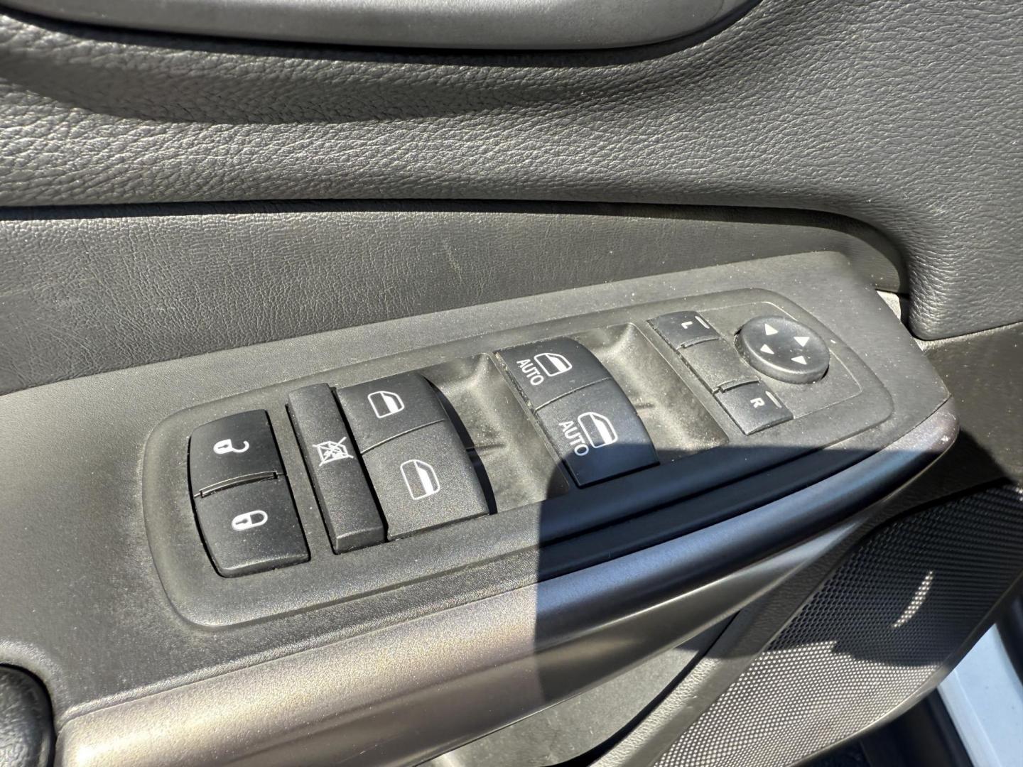 2019 White /Black Jeep Cherokee Latitude Plus 4WD (1C4PJMLB9KD) with an 2.4L I4 DOHC 16V engine, 9A transmission, located at 11115 Chardon Rd. , Chardon, OH, 44024, (440) 214-9705, 41.580246, -81.241943 - This 2019 Jeep Cherokee Latitude Plus 4X4 is equipped with a 2.4L I4 MultiAir engine and a 9-speed automatic transmission, delivering up to 29 MPG on the highway. Key features include a power driver’s seat, full LED exterior lighting, a 7.0" touchscreen with Apple CarPlay and Android Auto, a 3.5" - Photo#17