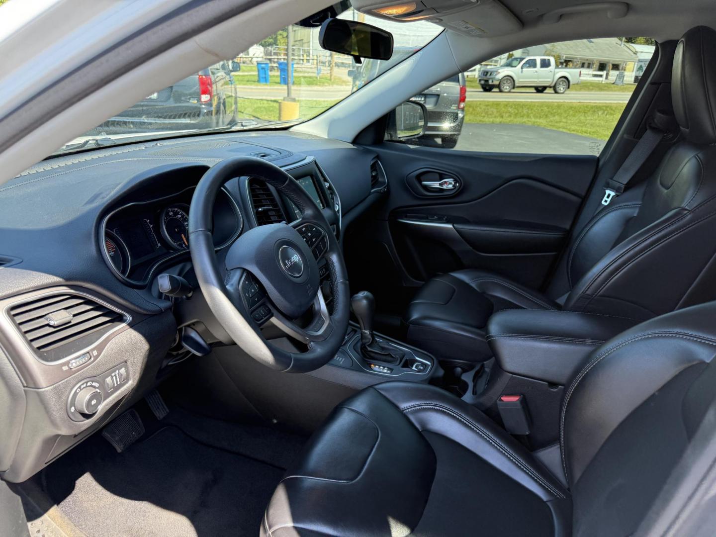 2019 White /Black Jeep Cherokee Latitude Plus 4WD (1C4PJMLB9KD) with an 2.4L I4 DOHC 16V engine, 9A transmission, located at 11115 Chardon Rd. , Chardon, OH, 44024, (440) 214-9705, 41.580246, -81.241943 - This 2019 Jeep Cherokee Latitude Plus 4X4 is equipped with a 2.4L I4 MultiAir engine and a 9-speed automatic transmission, delivering up to 29 MPG on the highway. Key features include a power driver’s seat, full LED exterior lighting, a 7.0" touchscreen with Apple CarPlay and Android Auto, a 3.5" - Photo#15
