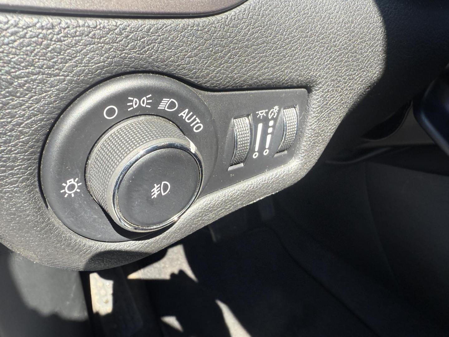 2019 White /Black Jeep Cherokee Latitude Plus 4WD (1C4PJMLB9KD) with an 2.4L I4 DOHC 16V engine, 9A transmission, located at 11115 Chardon Rd. , Chardon, OH, 44024, (440) 214-9705, 41.580246, -81.241943 - This 2019 Jeep Cherokee Latitude Plus 4X4 is equipped with a 2.4L I4 MultiAir engine and a 9-speed automatic transmission, delivering up to 29 MPG on the highway. Key features include a power driver’s seat, full LED exterior lighting, a 7.0" touchscreen with Apple CarPlay and Android Auto, a 3.5" - Photo#21