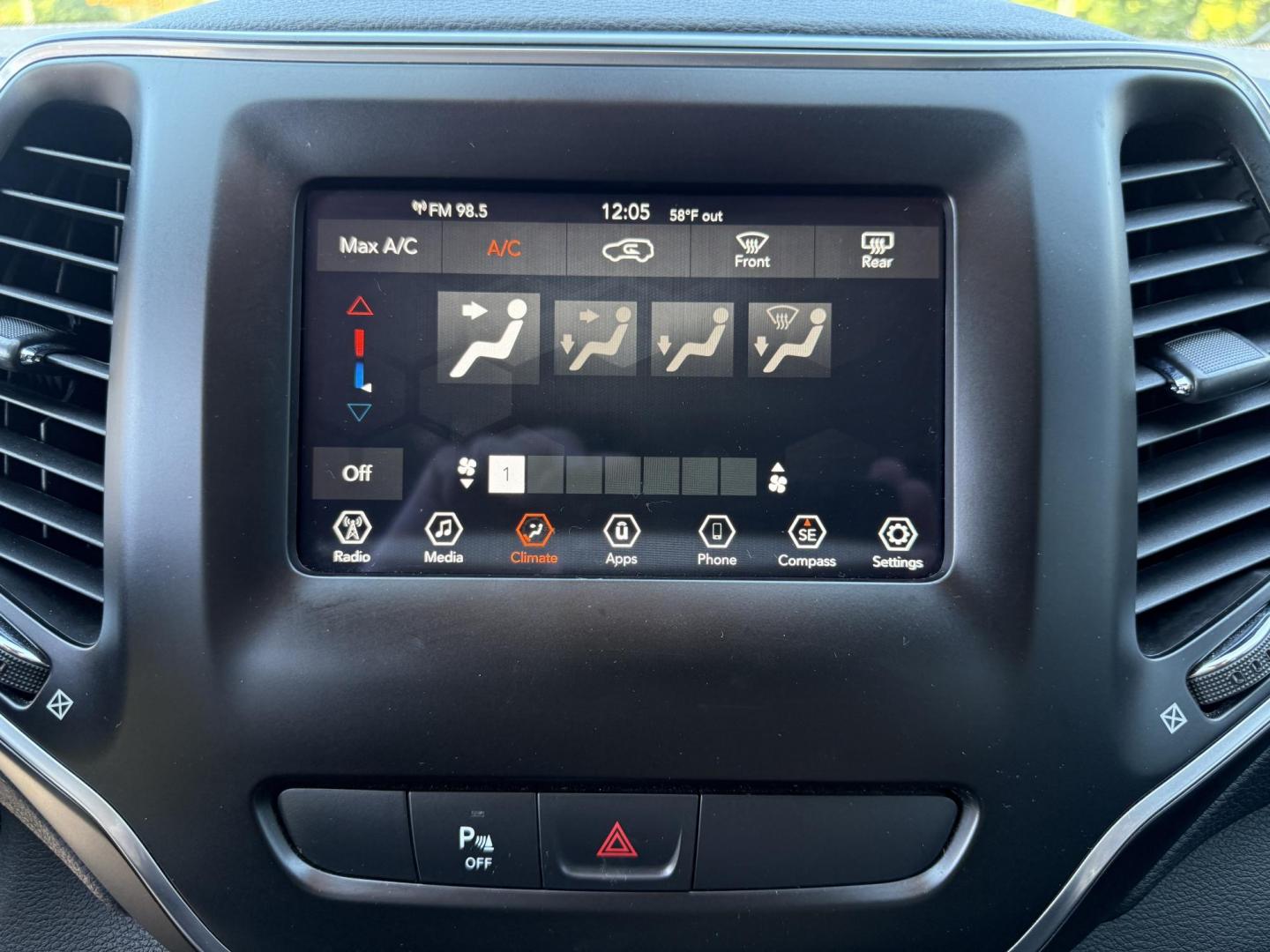 2019 White /Black Jeep Cherokee Latitude Plus 4WD (1C4PJMLB9KD) with an 2.4L I4 DOHC 16V engine, 9A transmission, located at 11115 Chardon Rd. , Chardon, OH, 44024, (440) 214-9705, 41.580246, -81.241943 - This 2019 Jeep Cherokee Latitude Plus 4X4 is equipped with a 2.4L I4 MultiAir engine and a 9-speed automatic transmission, delivering up to 29 MPG on the highway. Key features include a power driver’s seat, full LED exterior lighting, a 7.0" touchscreen with Apple CarPlay and Android Auto, a 3.5" - Photo#25